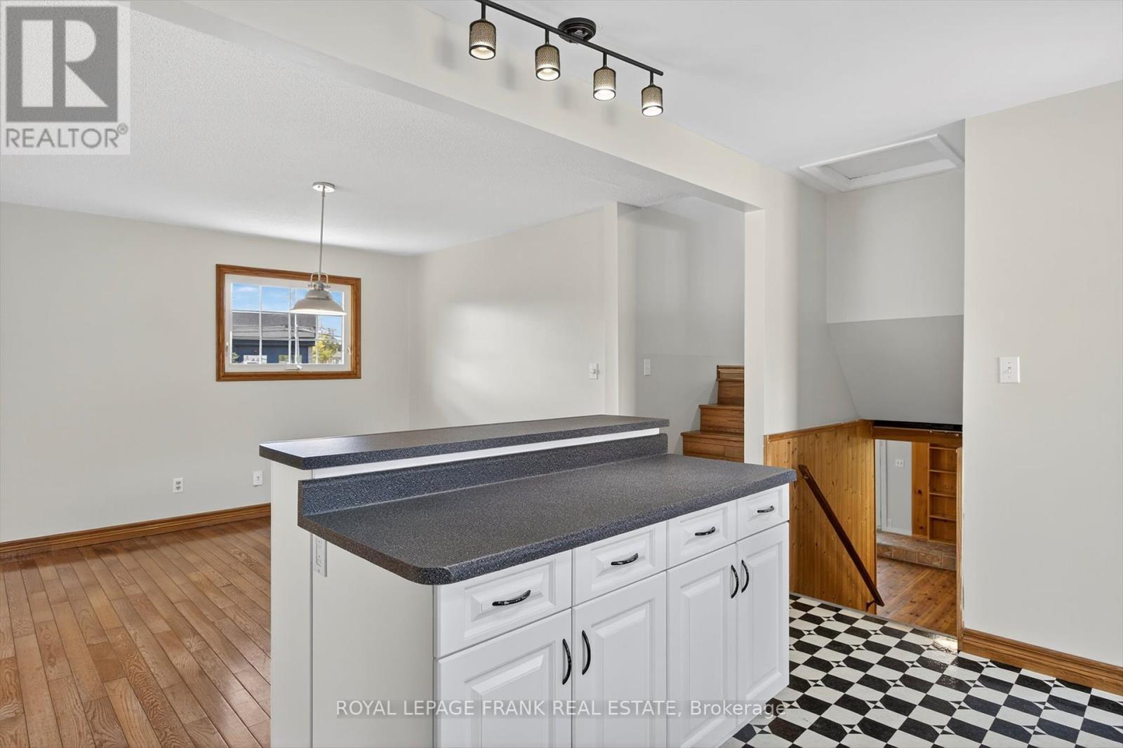 












20 COLBOURNE ST STREET

,
Selwyn,




Ontario
K0L2H0

