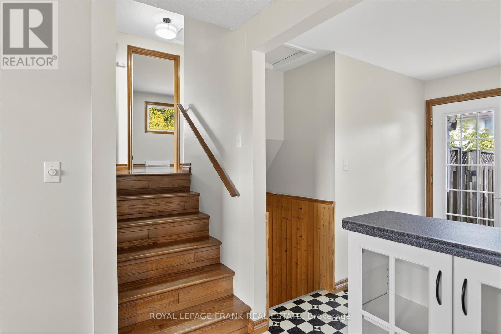 












20 COLBOURNE ST STREET

,
Selwyn,




Ontario
K0L2H0

