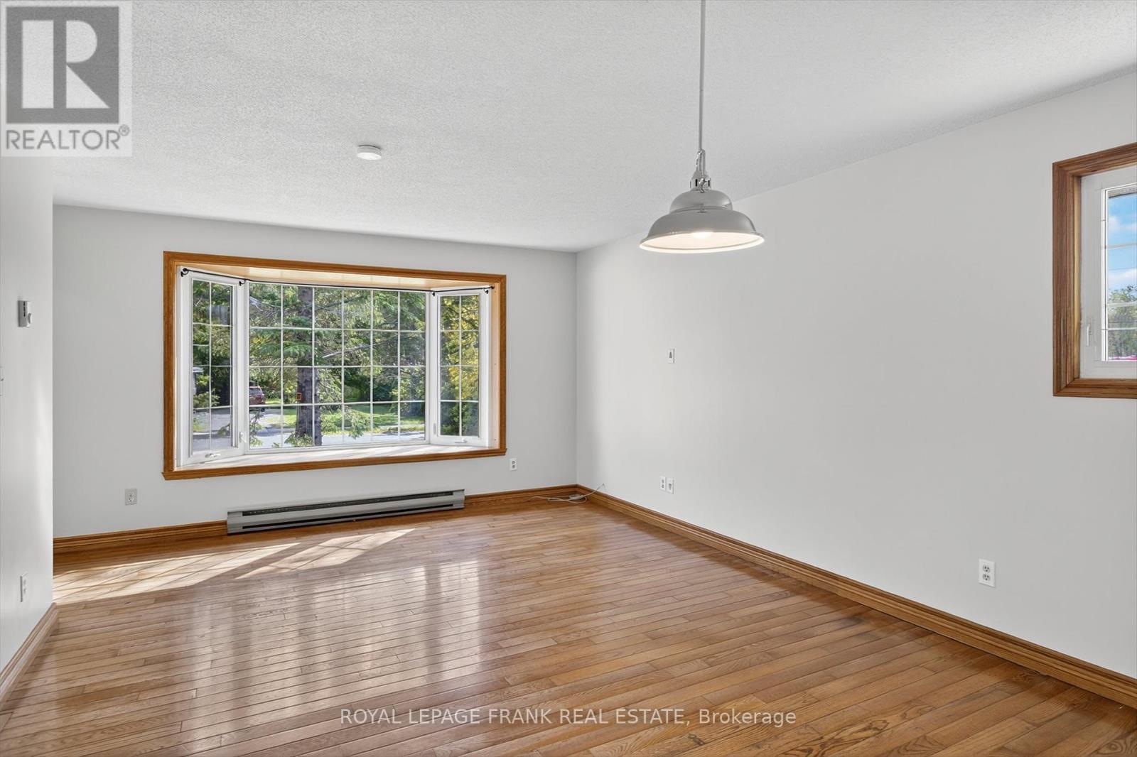 












20 COLBOURNE ST STREET

,
Selwyn,




Ontario
K0L2H0

