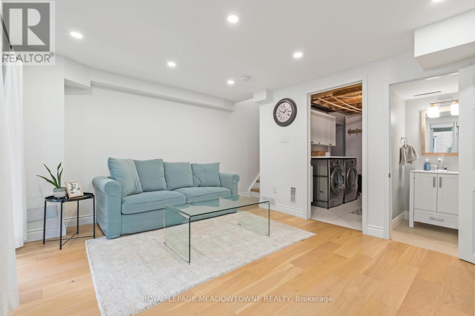 












139 HARBOURVIEW CRESCENT

,
Toronto,




Ontario
M8V4A8

