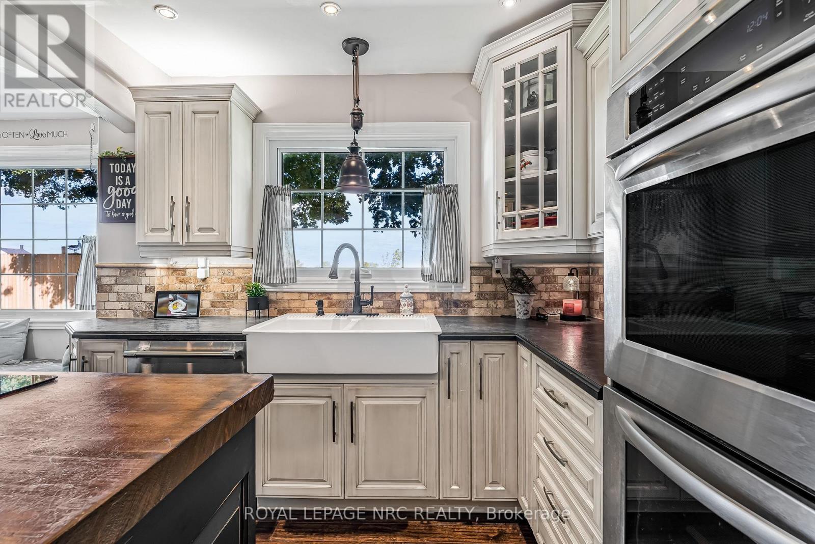 












4591 TWENTY FIRST STREET

,
Lincoln,




Ontario
L0R2E0

