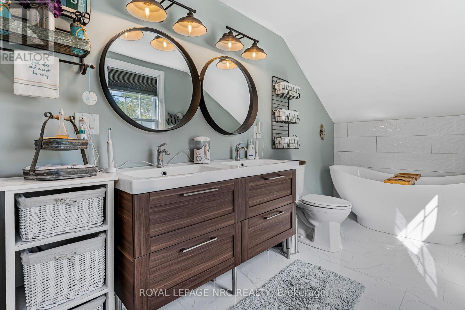 












4591 TWENTY FIRST STREET

,
Lincoln,




Ontario
L0R2E0

