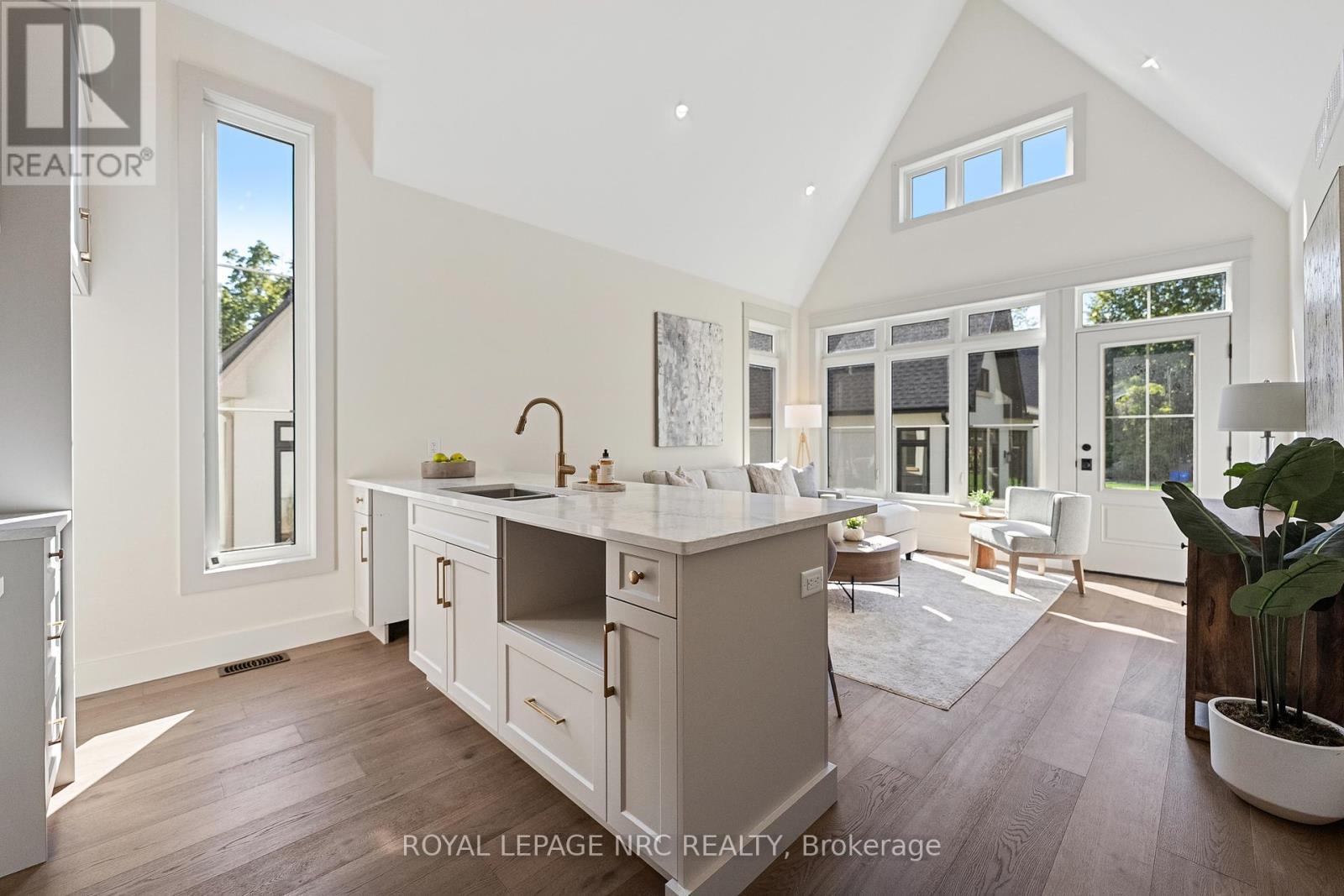 












281 ELMWOOD AVENUE

,
Fort Erie (Crystal Beach),




Ontario
L0S1B0

