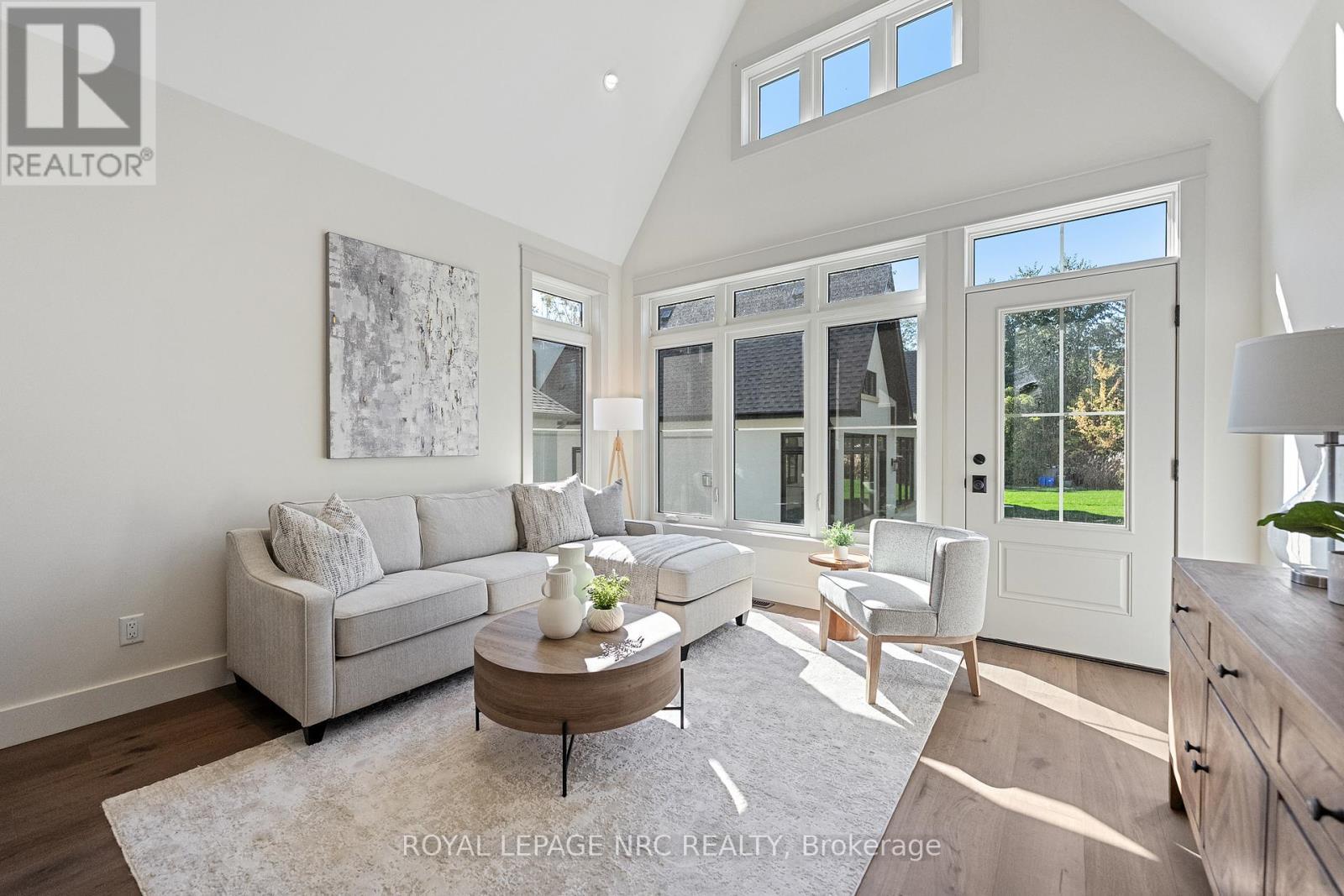 












281 ELMWOOD AVENUE

,
Fort Erie (Crystal Beach),




Ontario
L0S1B0

