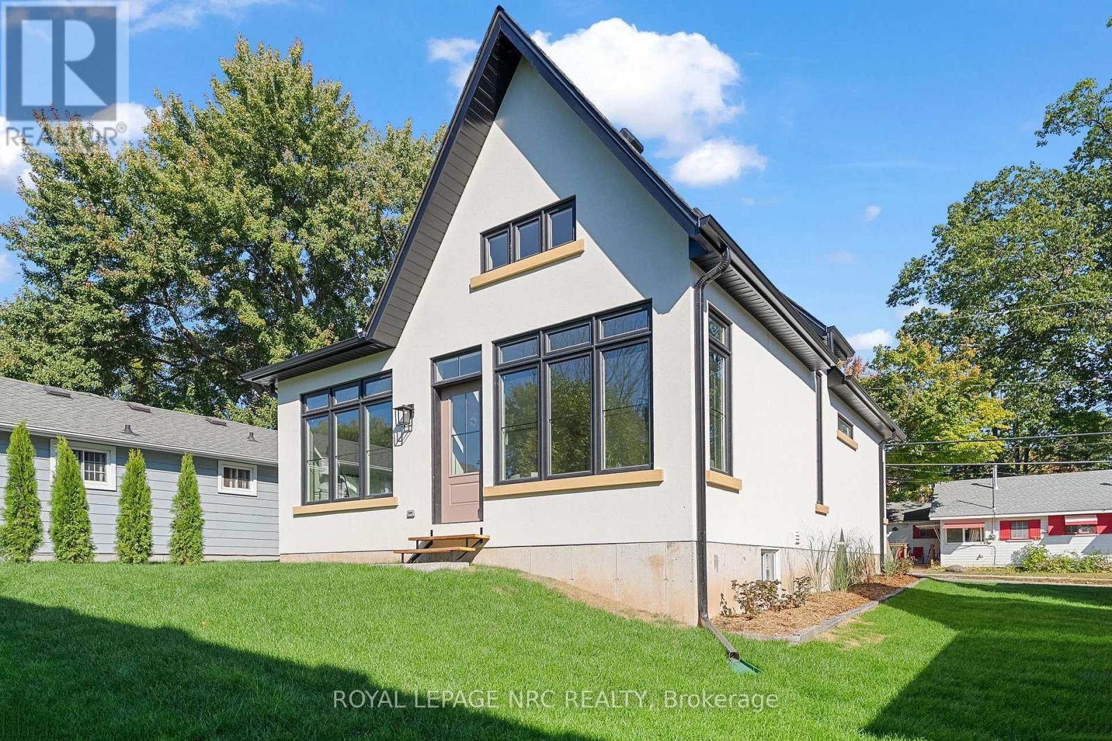 












281 ELMWOOD AVENUE

,
Fort Erie (Crystal Beach),




Ontario
L0S1B0

