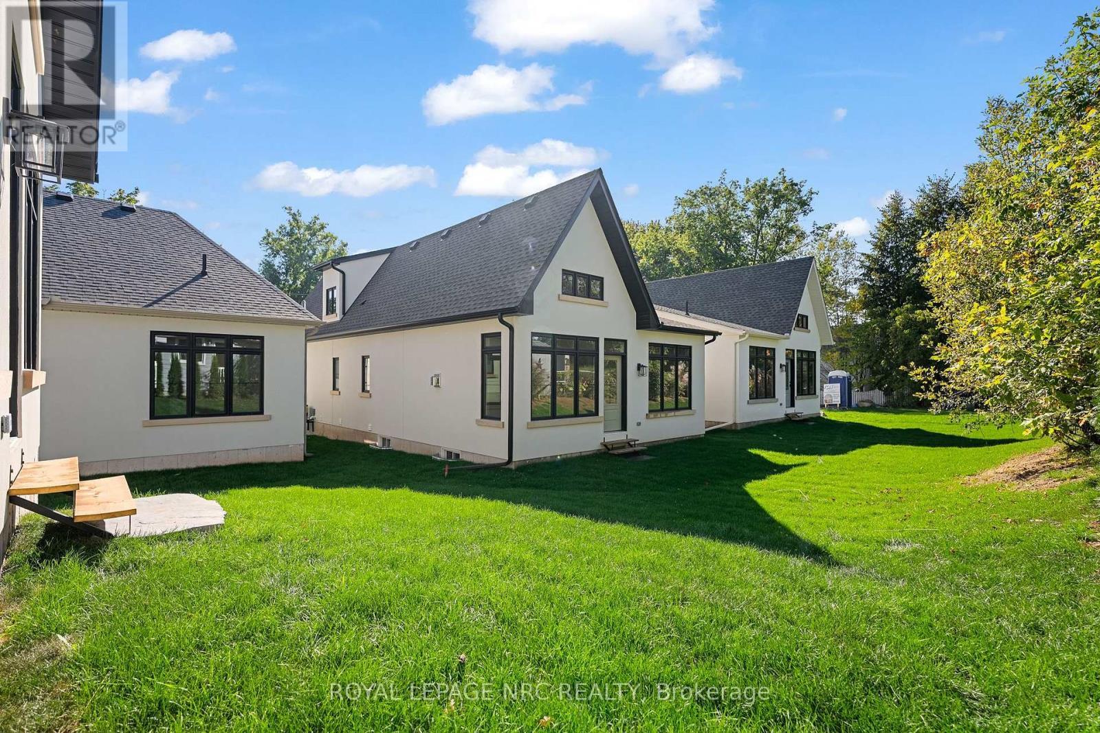 












281 ELMWOOD AVENUE

,
Fort Erie (Crystal Beach),




Ontario
L0S1B0

