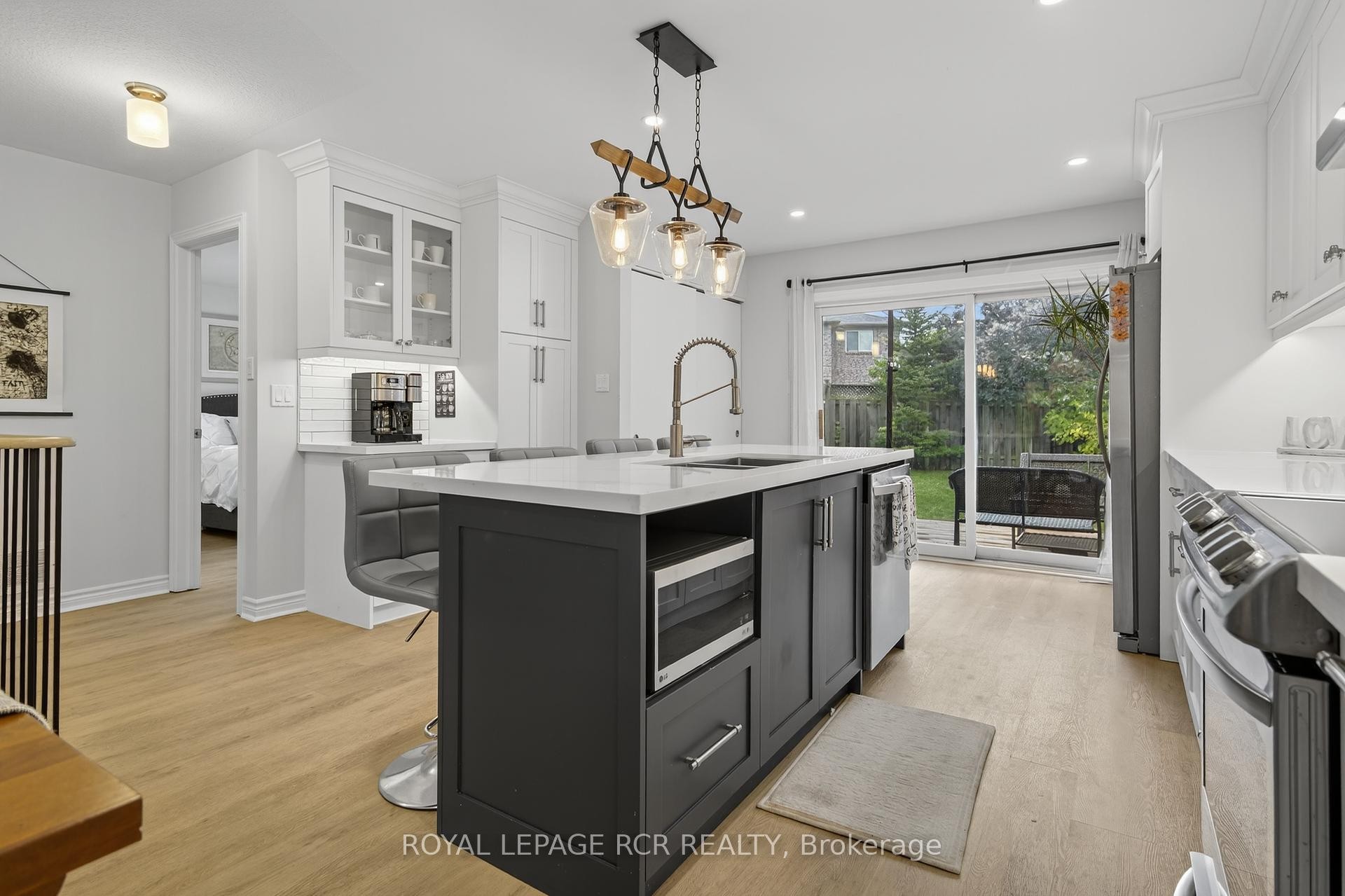 









15


Nicklaus

Drive,
Barrie,




ON
L4M 6W6

