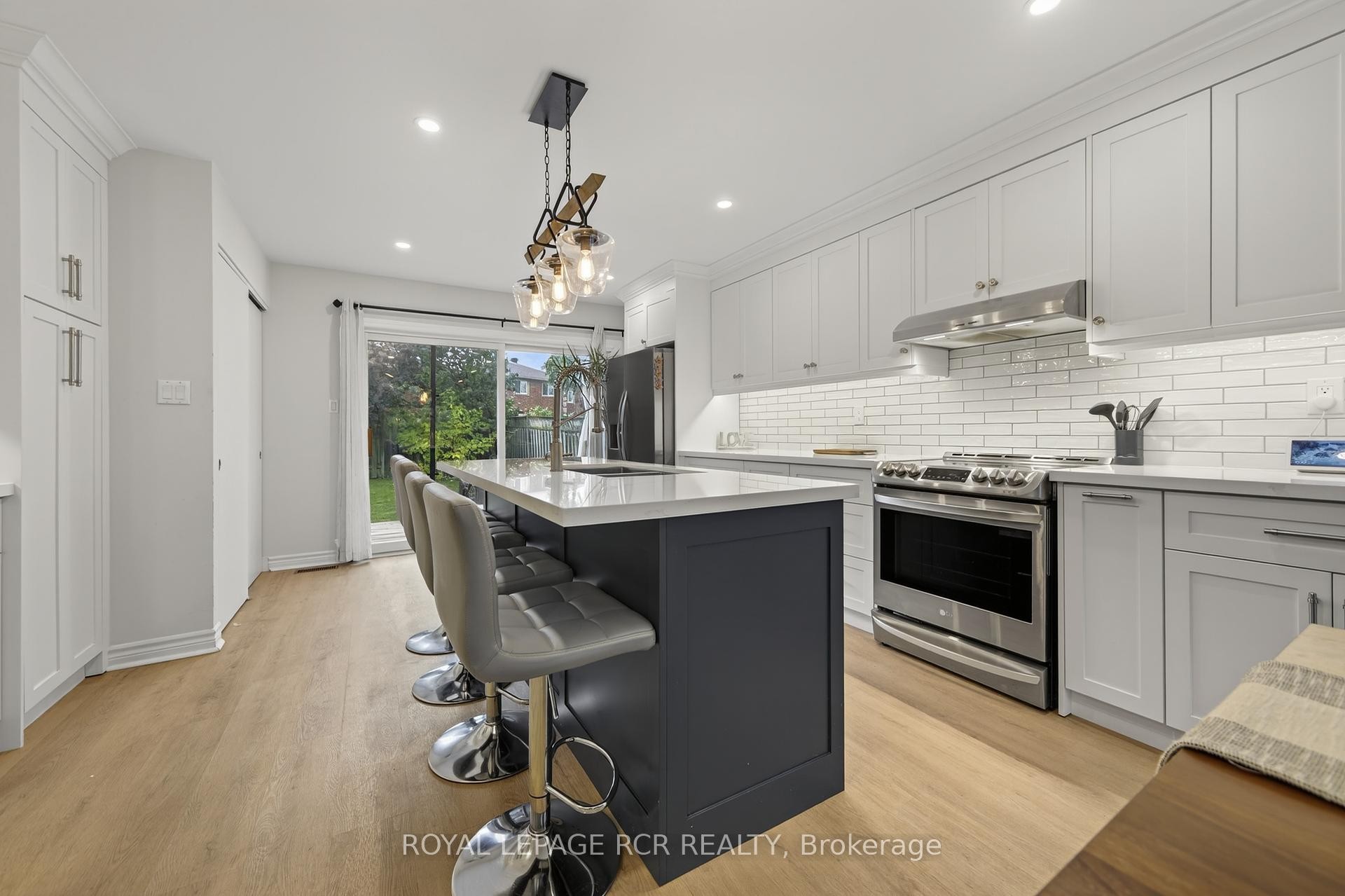 









15


Nicklaus

Drive,
Barrie,




ON
L4M 6W6

