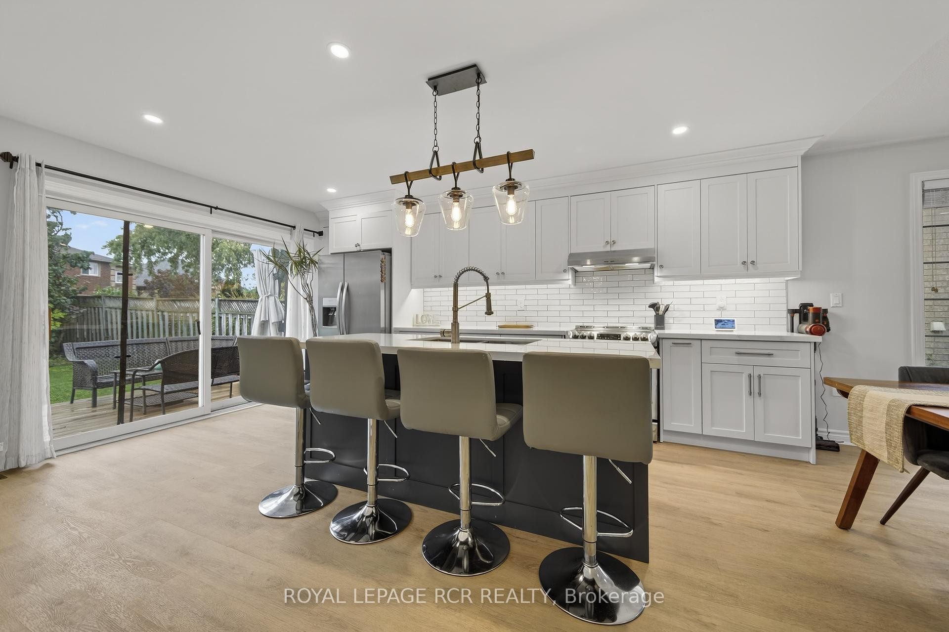 









15


Nicklaus

Drive,
Barrie,




ON
L4M 6W6

