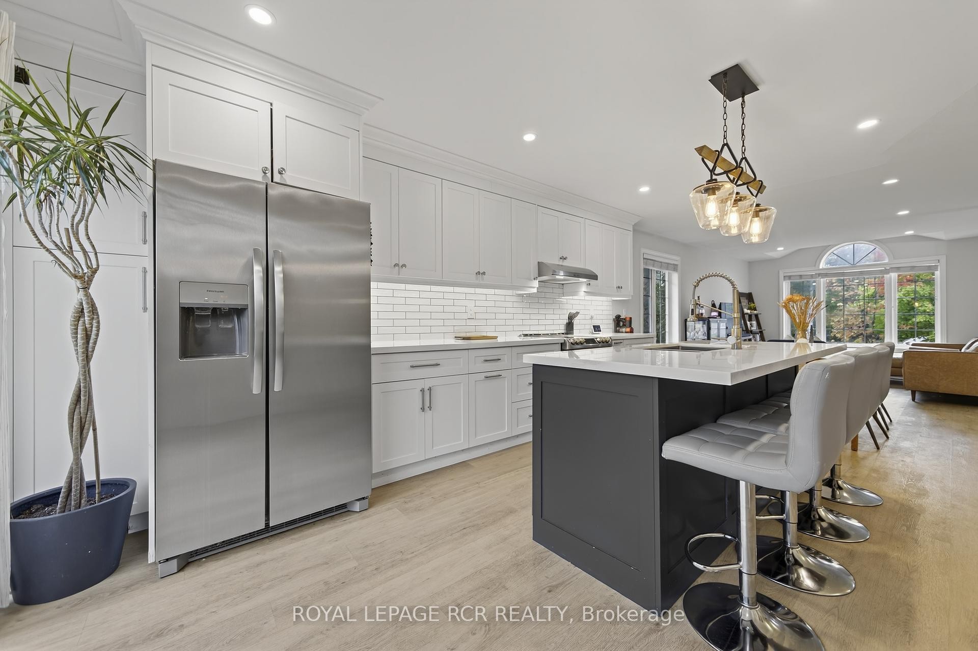 









15


Nicklaus

Drive,
Barrie,




ON
L4M 6W6

