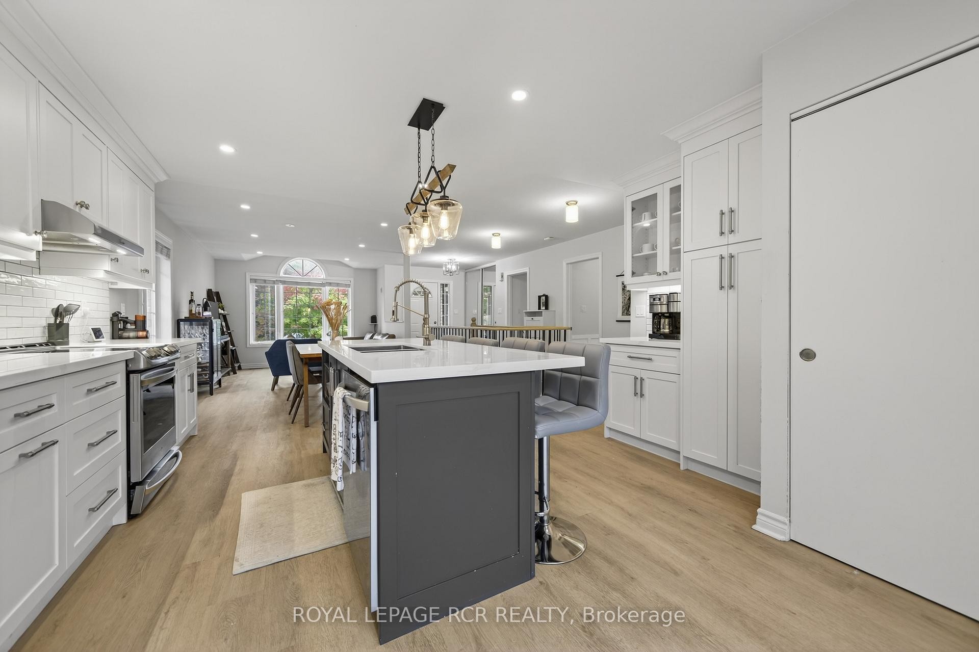 









15


Nicklaus

Drive,
Barrie,




ON
L4M 6W6


