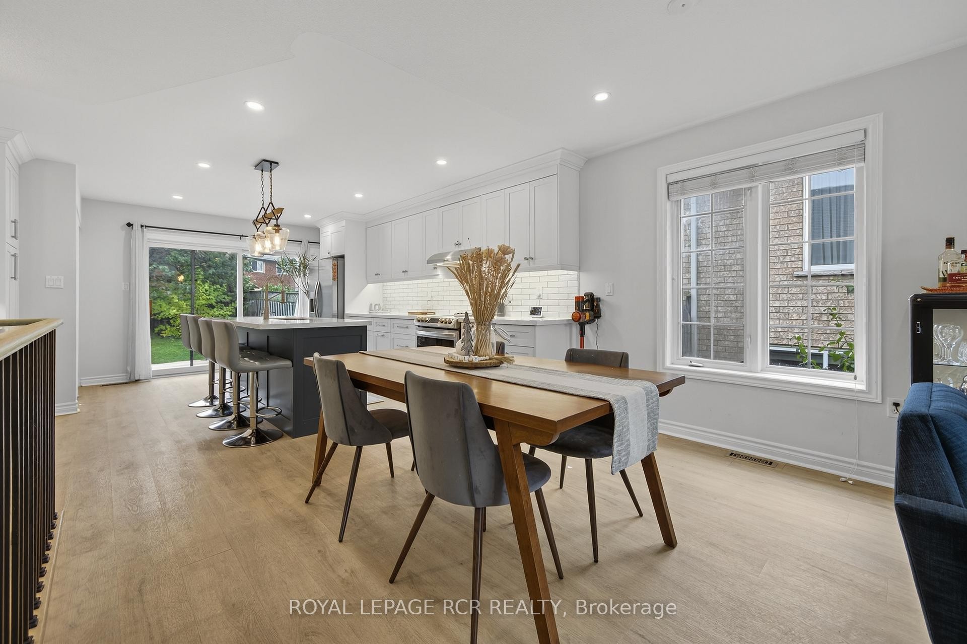 









15


Nicklaus

Drive,
Barrie,




ON
L4M 6W6

