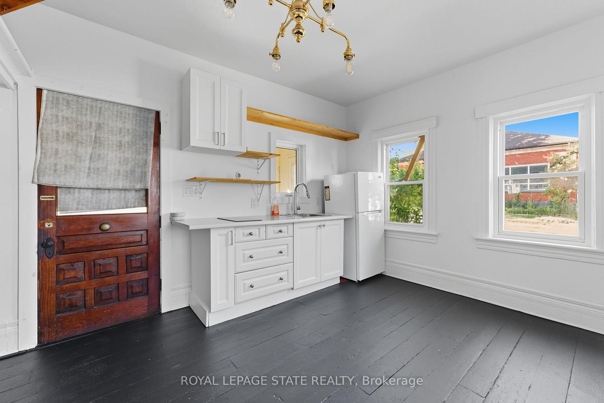 









8


Tasker

Street,
St. Catharines,




ON
L2R 3Z8

