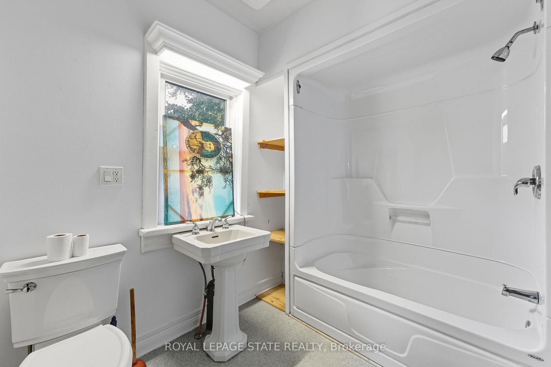 









8


Tasker

Street,
St. Catharines,




ON
L2R 3Z8

