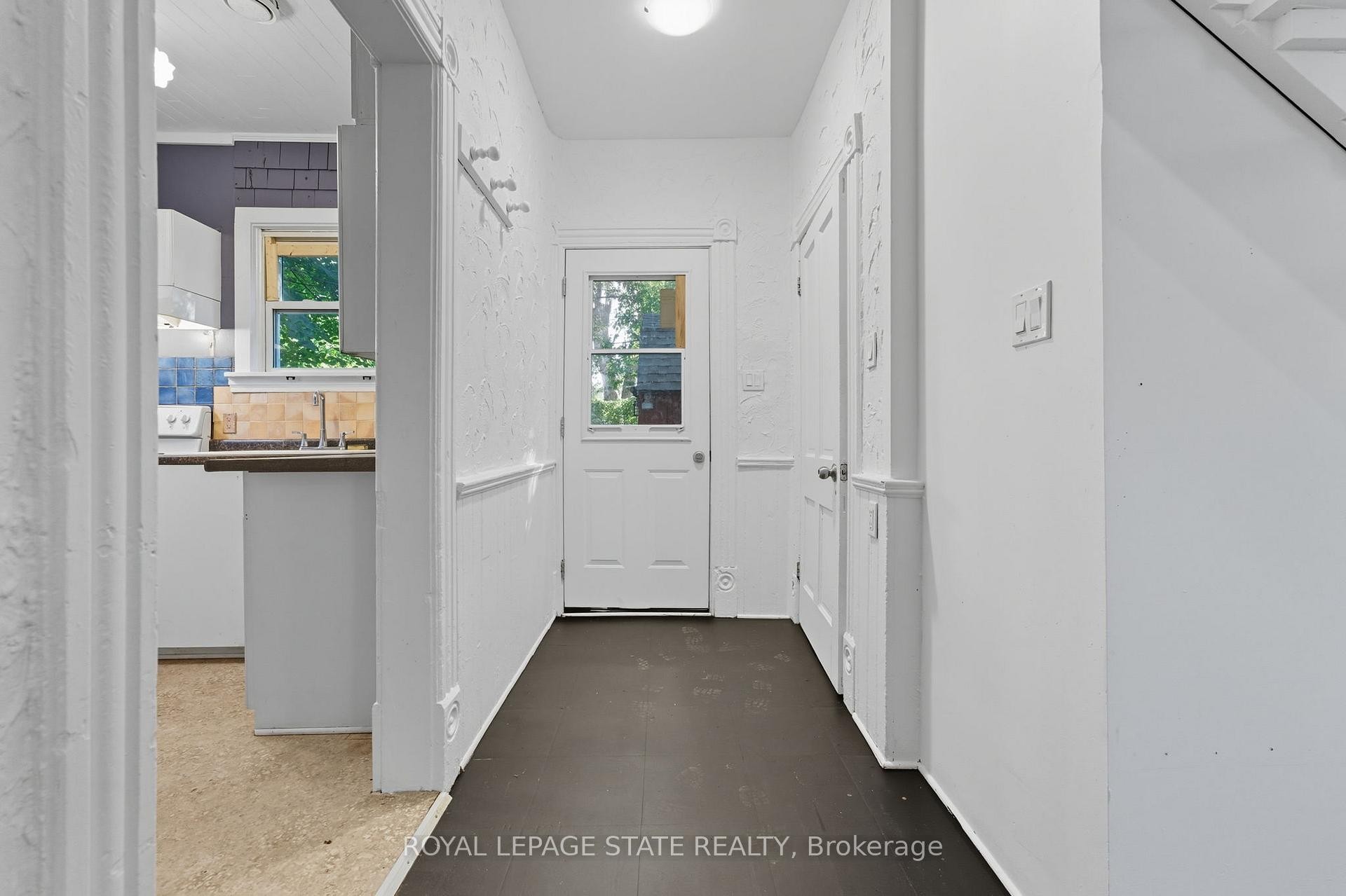 









8


Tasker

Street,
St. Catharines,




ON
L2R 3Z8

