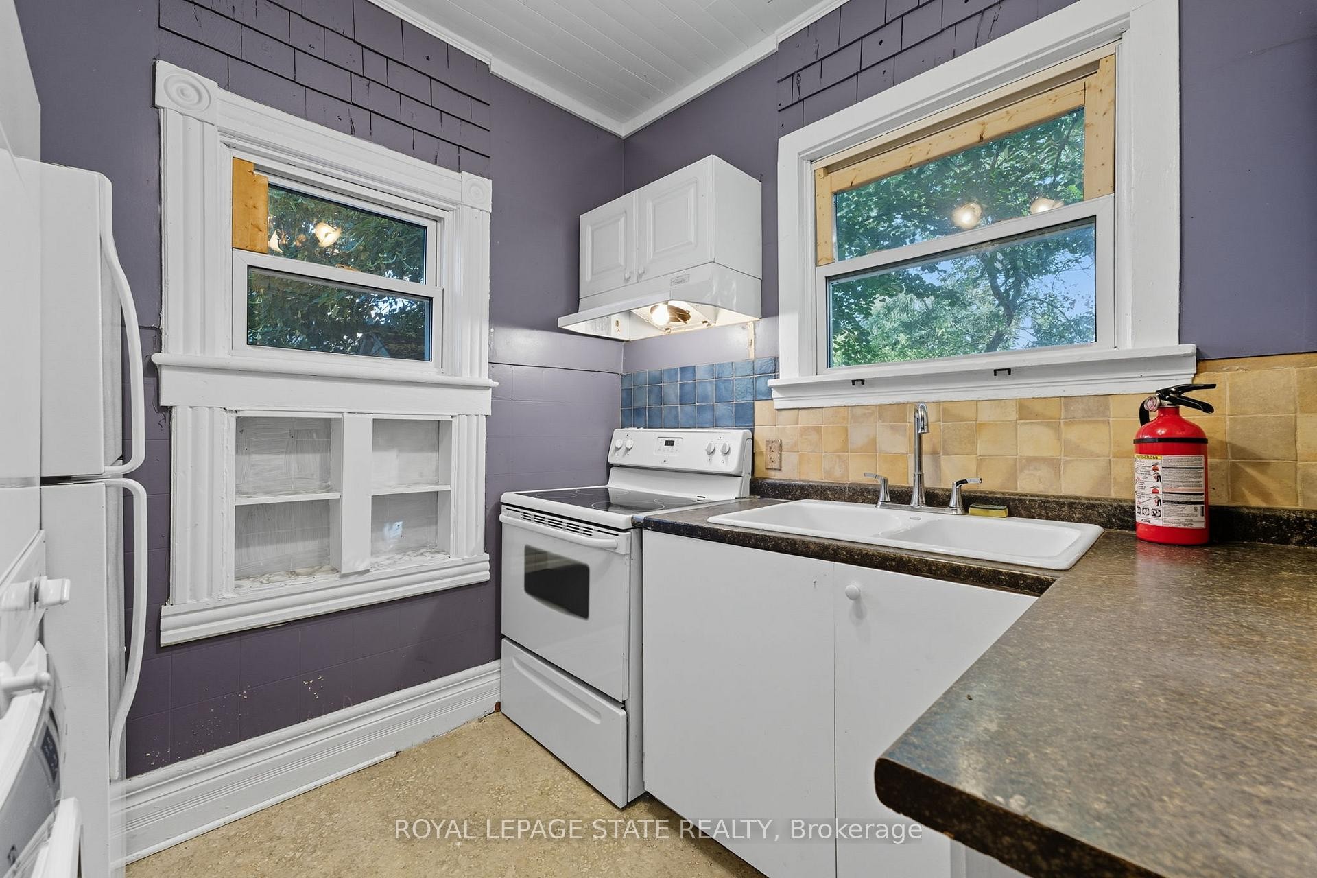 









8


Tasker

Street,
St. Catharines,




ON
L2R 3Z8

