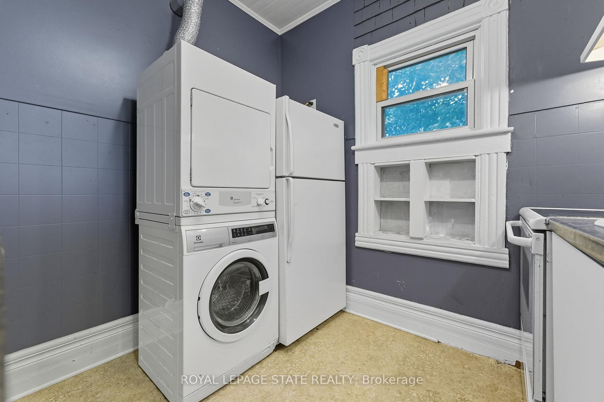 









8


Tasker

Street,
St. Catharines,




ON
L2R 3Z8

