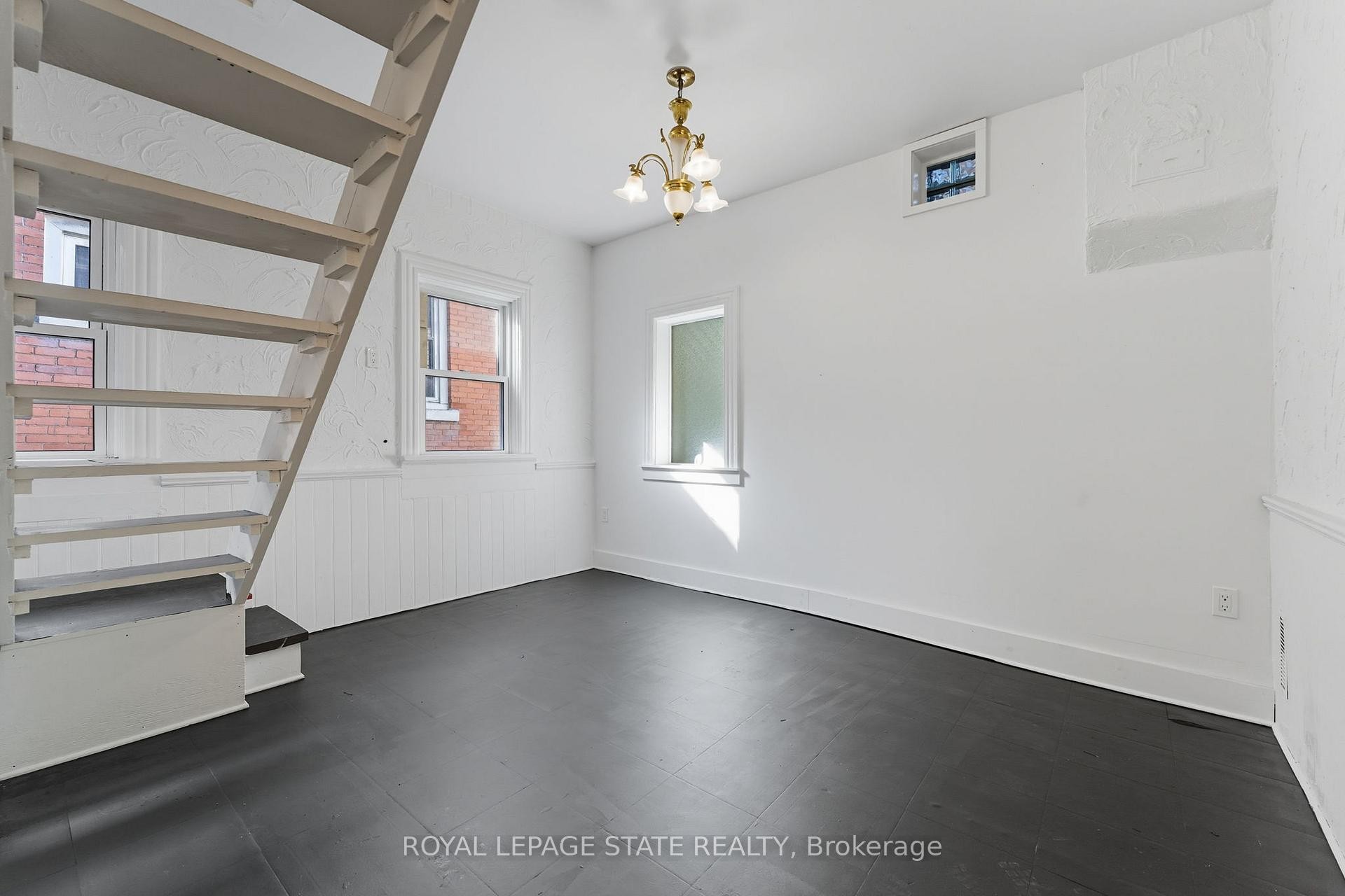 









8


Tasker

Street,
St. Catharines,




ON
L2R 3Z8


