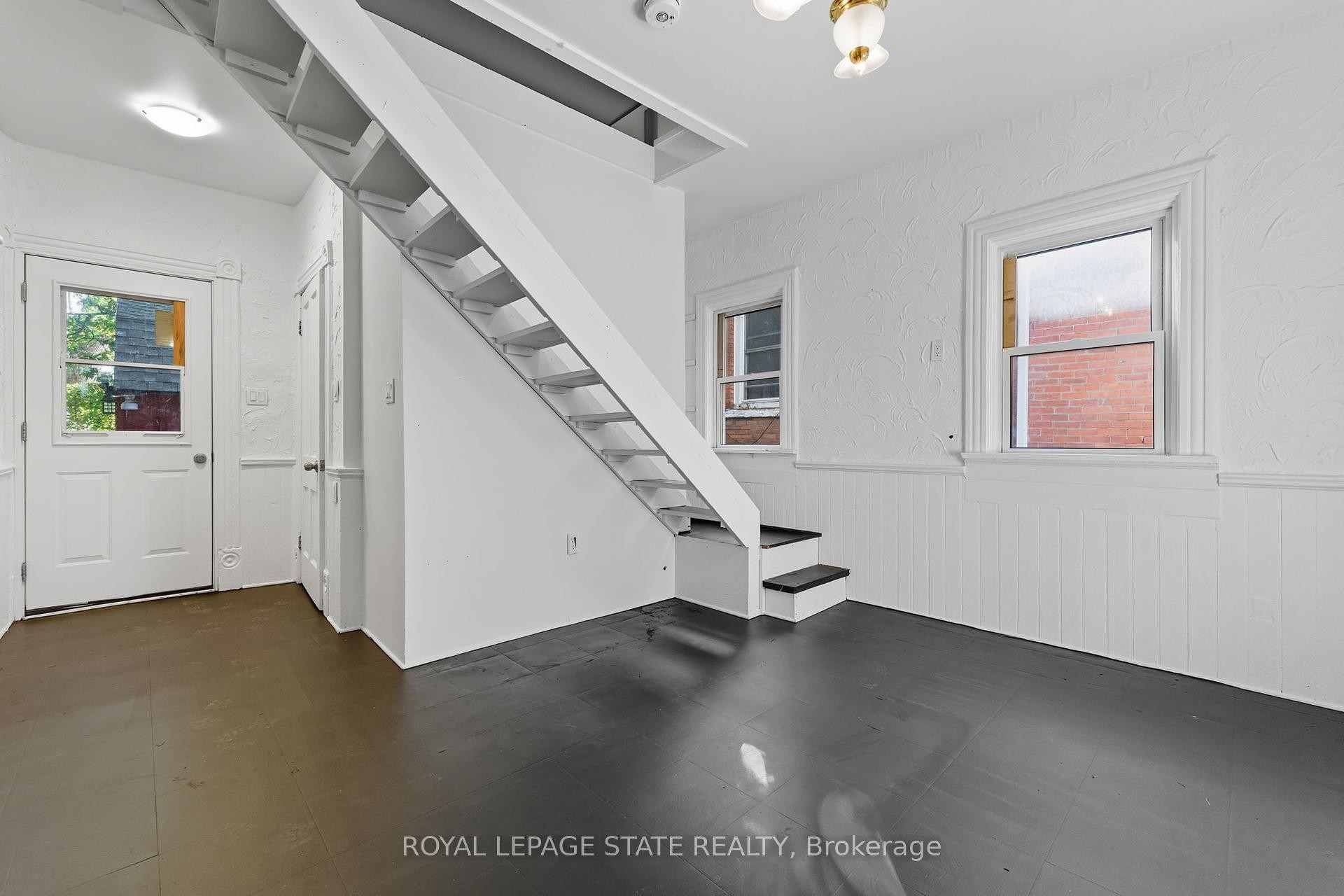 









8


Tasker

Street,
St. Catharines,




ON
L2R 3Z8

