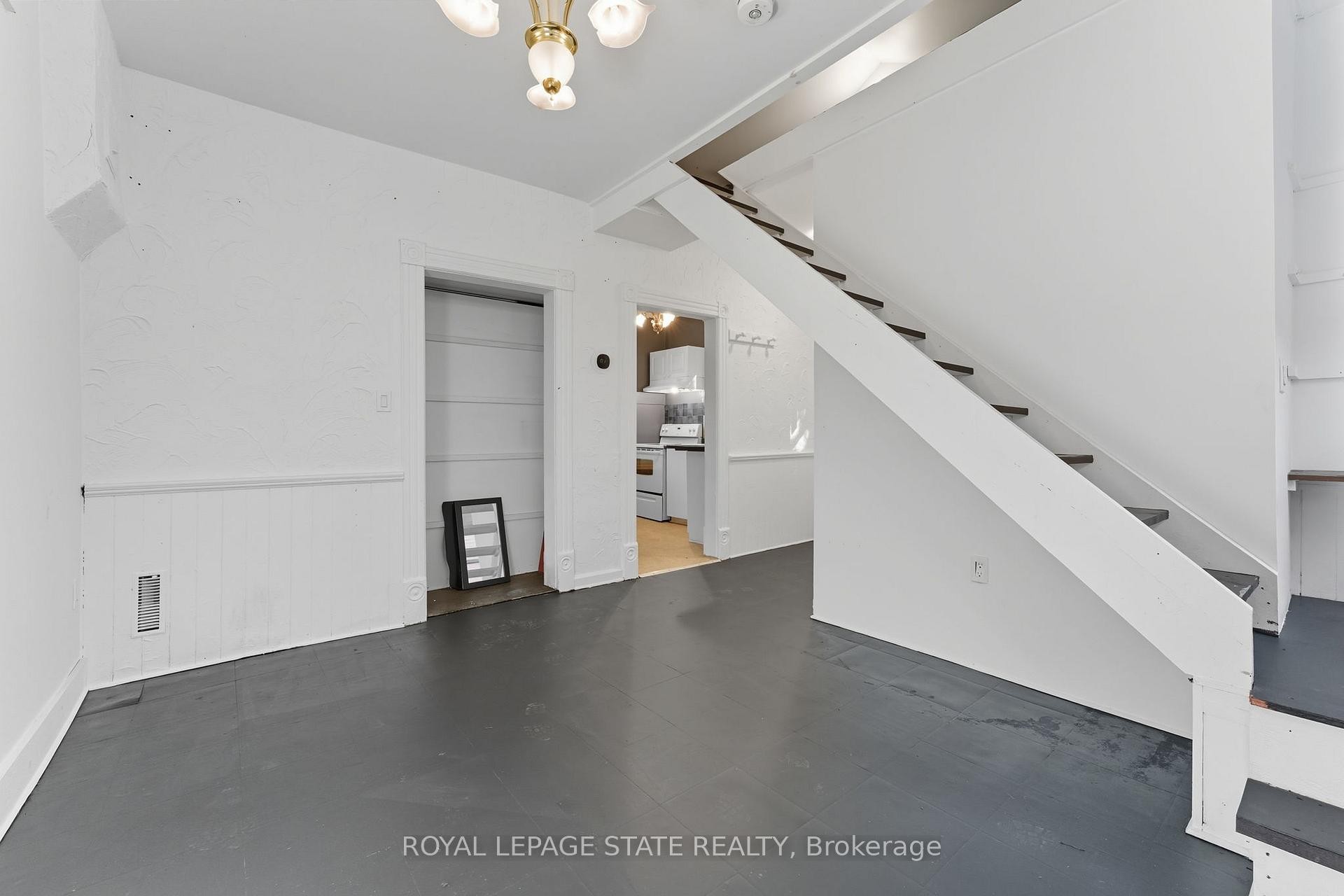 









8


Tasker

Street,
St. Catharines,




ON
L2R 3Z8

