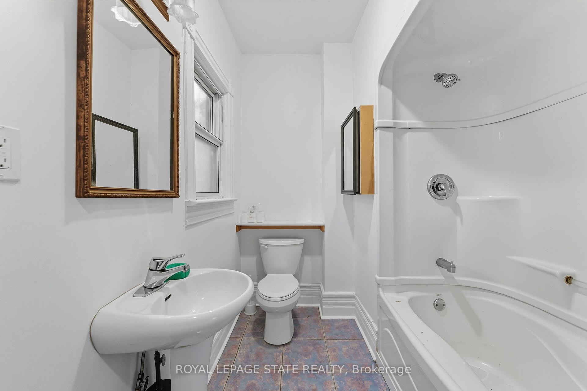 









8


Tasker

Street,
St. Catharines,




ON
L2R 3Z8

