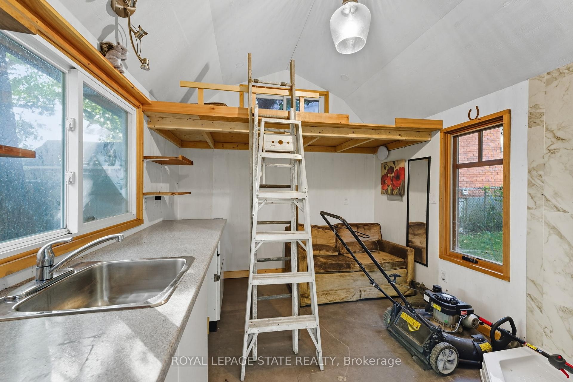 









8


Tasker

Street,
St. Catharines,




ON
L2R 3Z8

