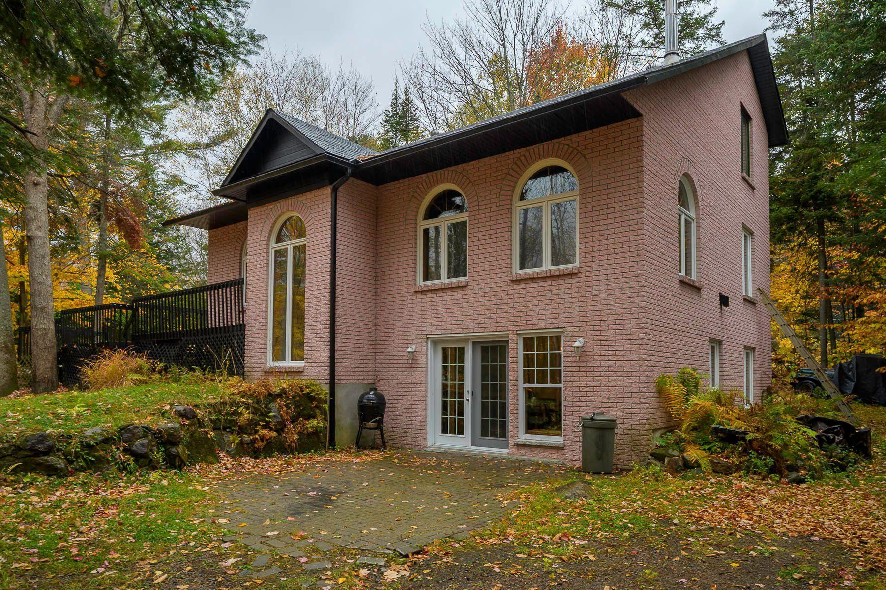 









870A


Rue de l'Olympiade

,
Sainte-Adèle,




QC
J8B2T9

