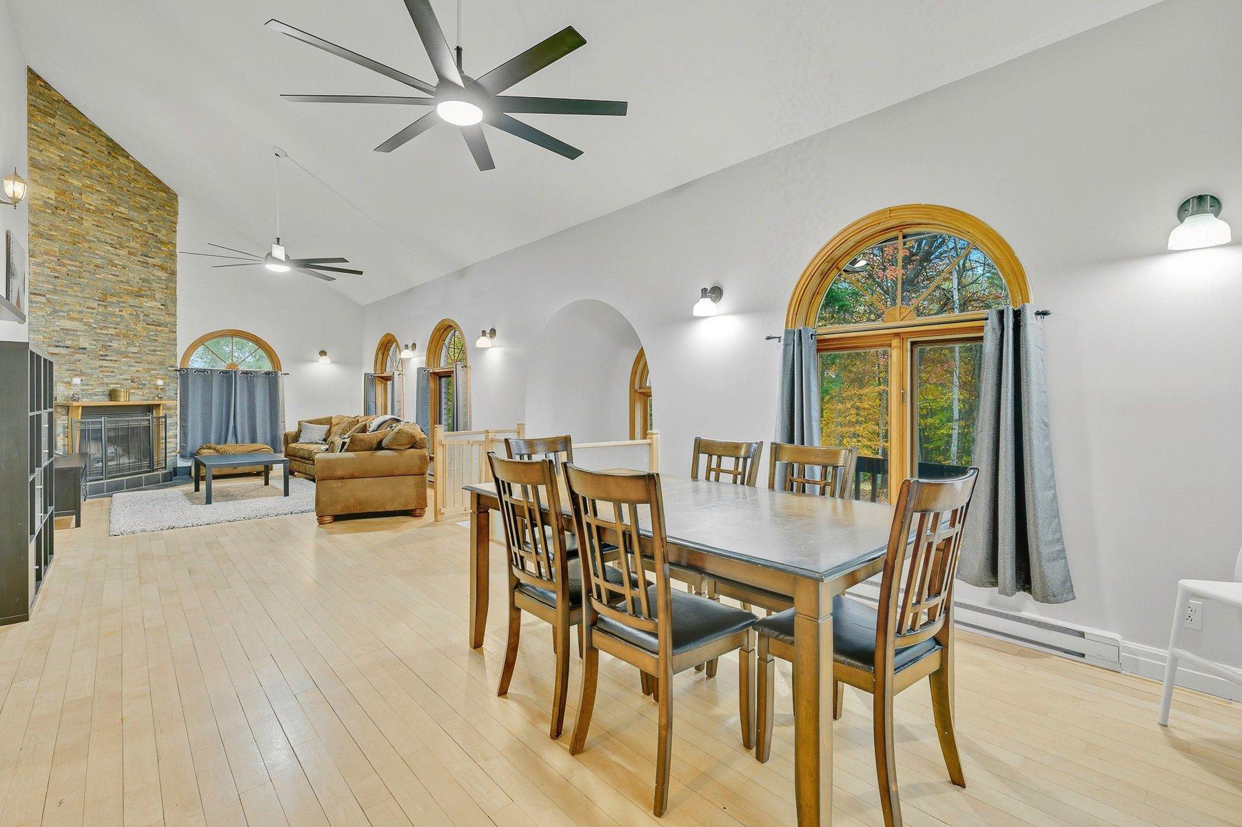 









870A


Rue de l'Olympiade

,
Sainte-Adèle,




QC
J8B2T9

