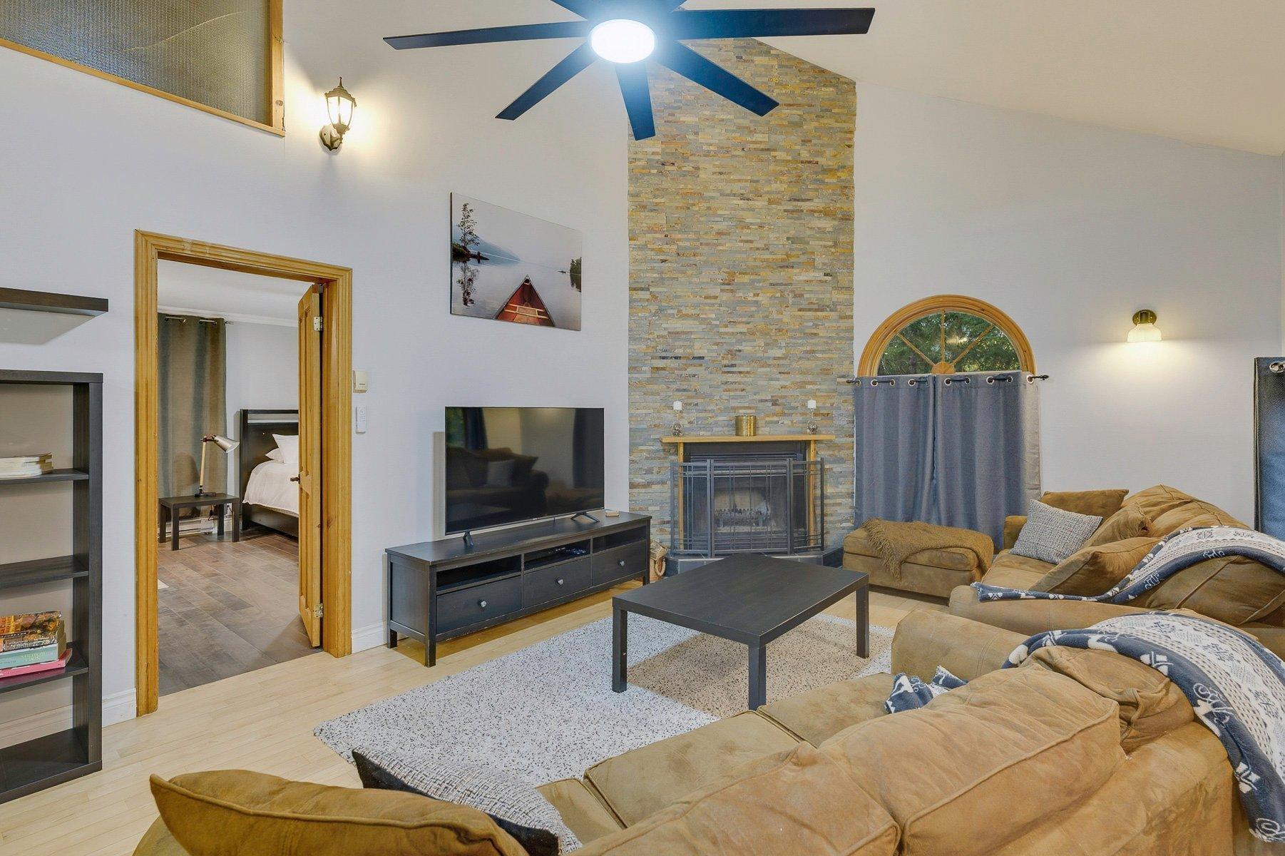 









870A


Rue de l'Olympiade

,
Sainte-Adèle,




QC
J8B2T9

