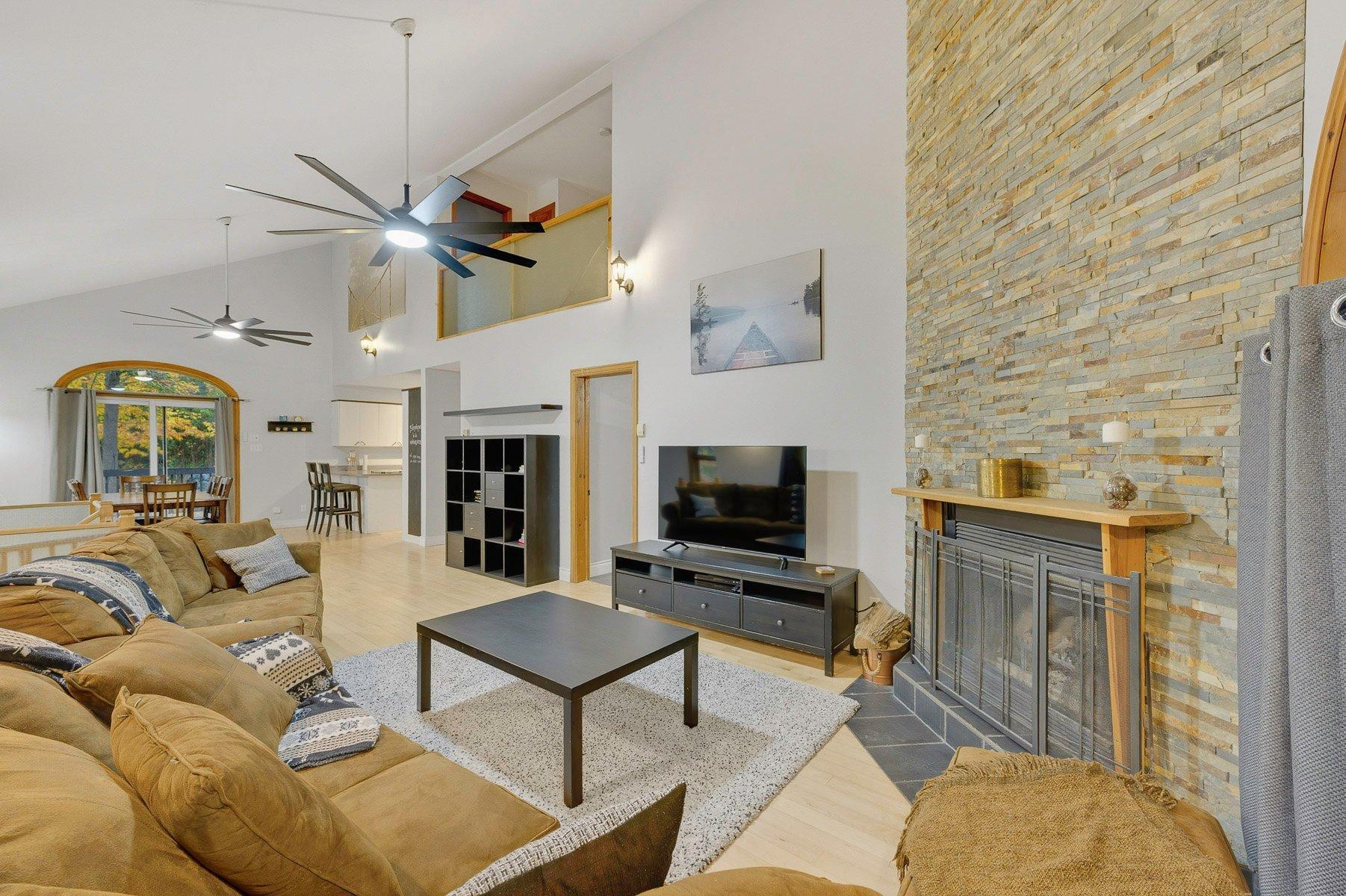 









870A


Rue de l'Olympiade

,
Sainte-Adèle,




QC
J8B2T9

