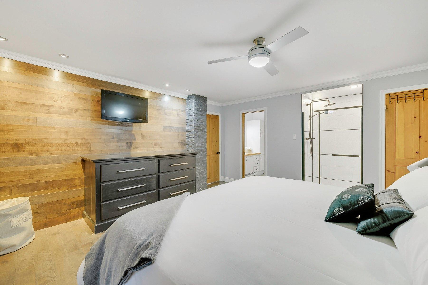 









870A


Rue de l'Olympiade

,
Sainte-Adèle,




QC
J8B2T9

