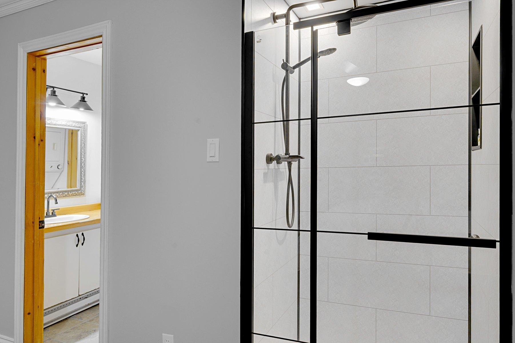 









870A


Rue de l'Olympiade

,
Sainte-Adèle,




QC
J8B2T9

