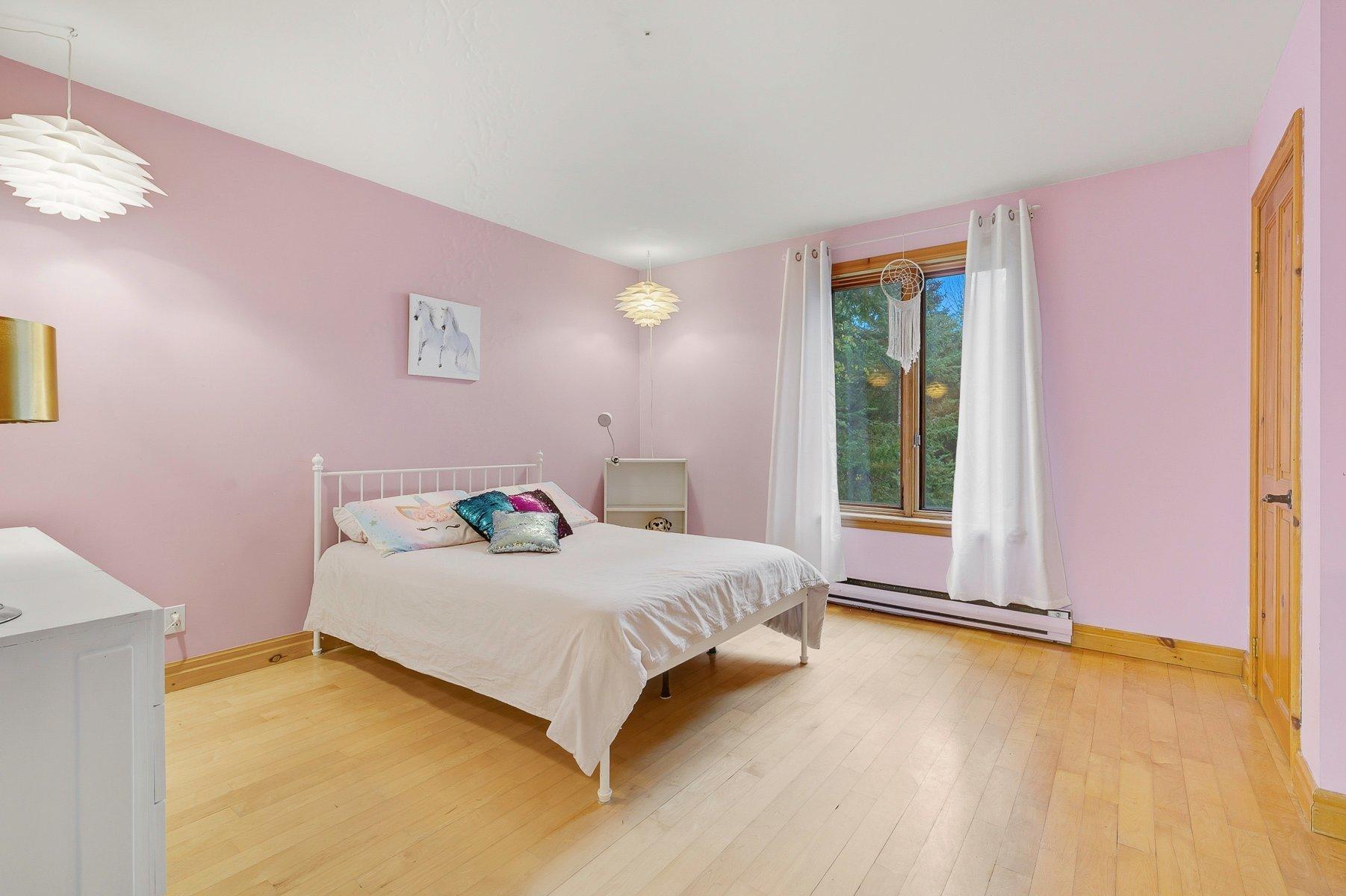 









870A


Rue de l'Olympiade

,
Sainte-Adèle,




QC
J8B2T9

