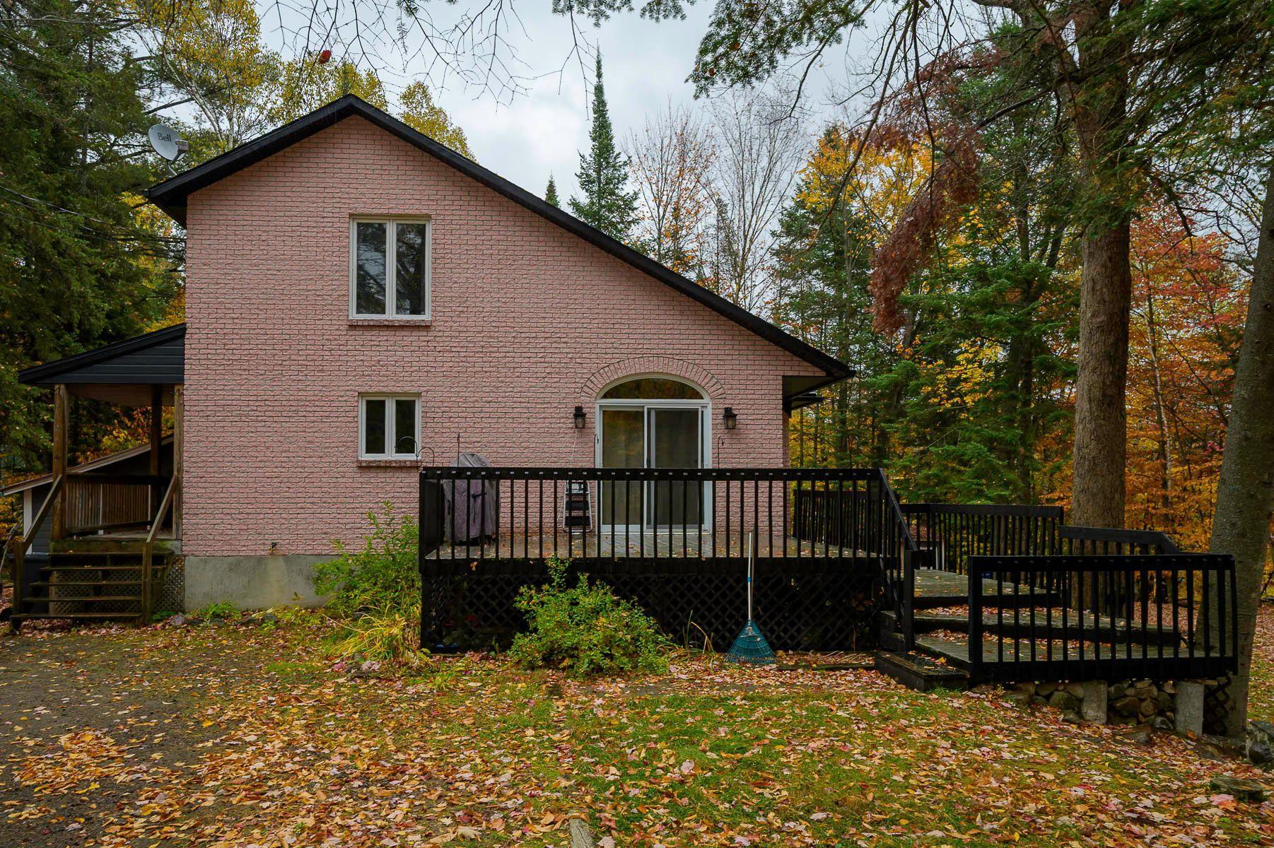 









870A


Rue de l'Olympiade

,
Sainte-Adèle,




QC
J8B2T9

