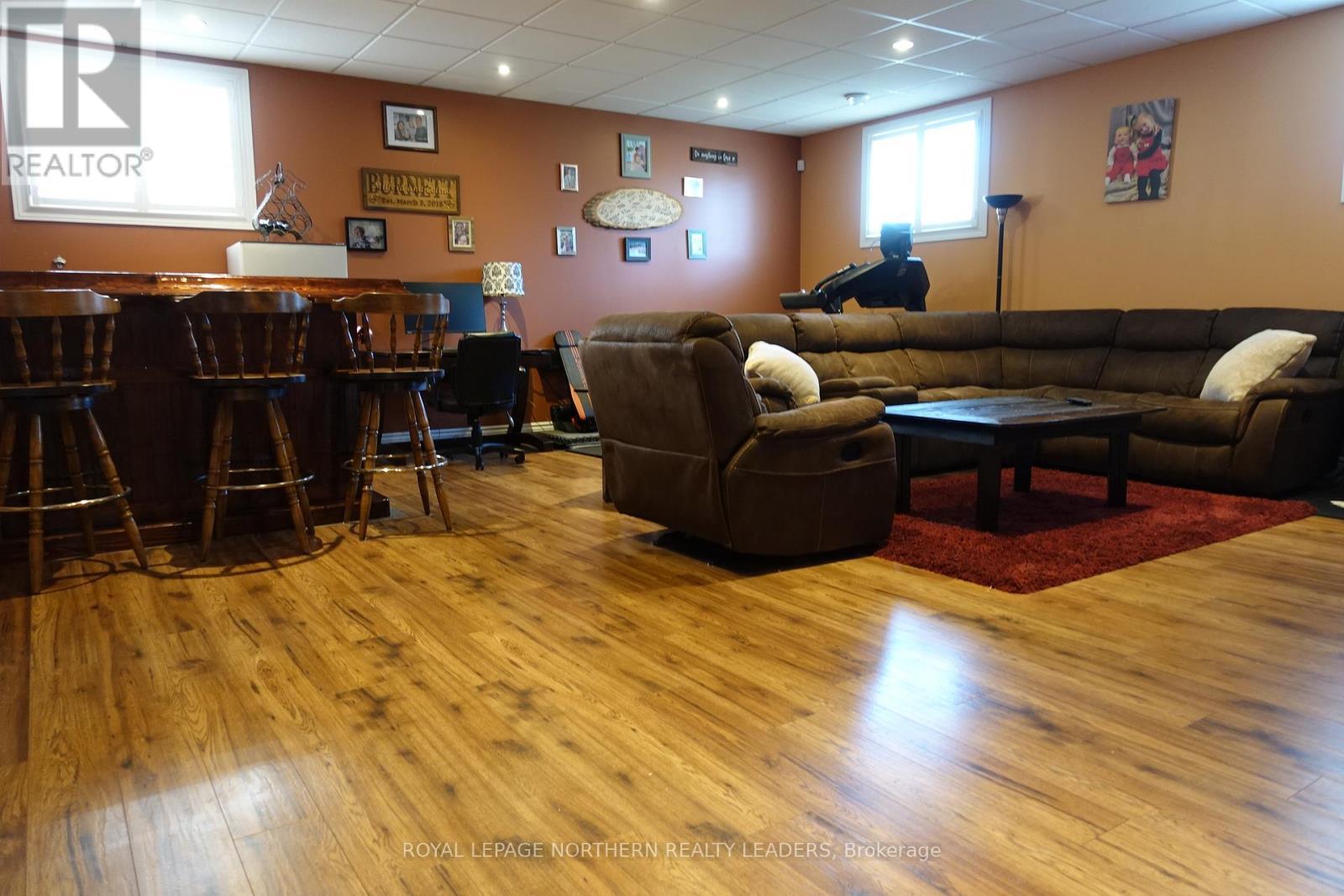 












50 MAJESTIC DRIVE

,
Timmins (MTJ - Beaurivage),




Ontario
P4R1N6

