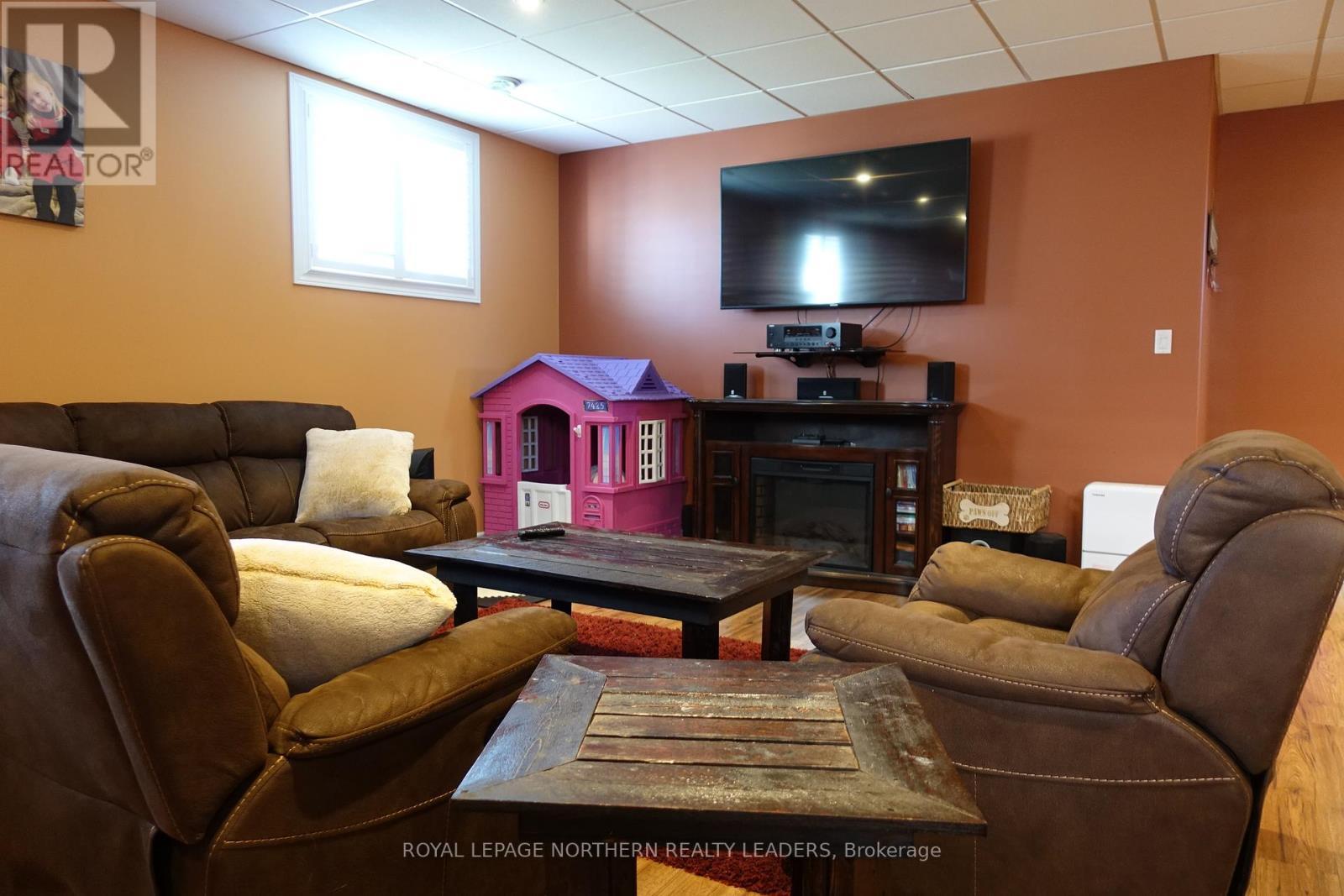 












50 MAJESTIC DRIVE

,
Timmins (MTJ - Beaurivage),




Ontario
P4R1N6

