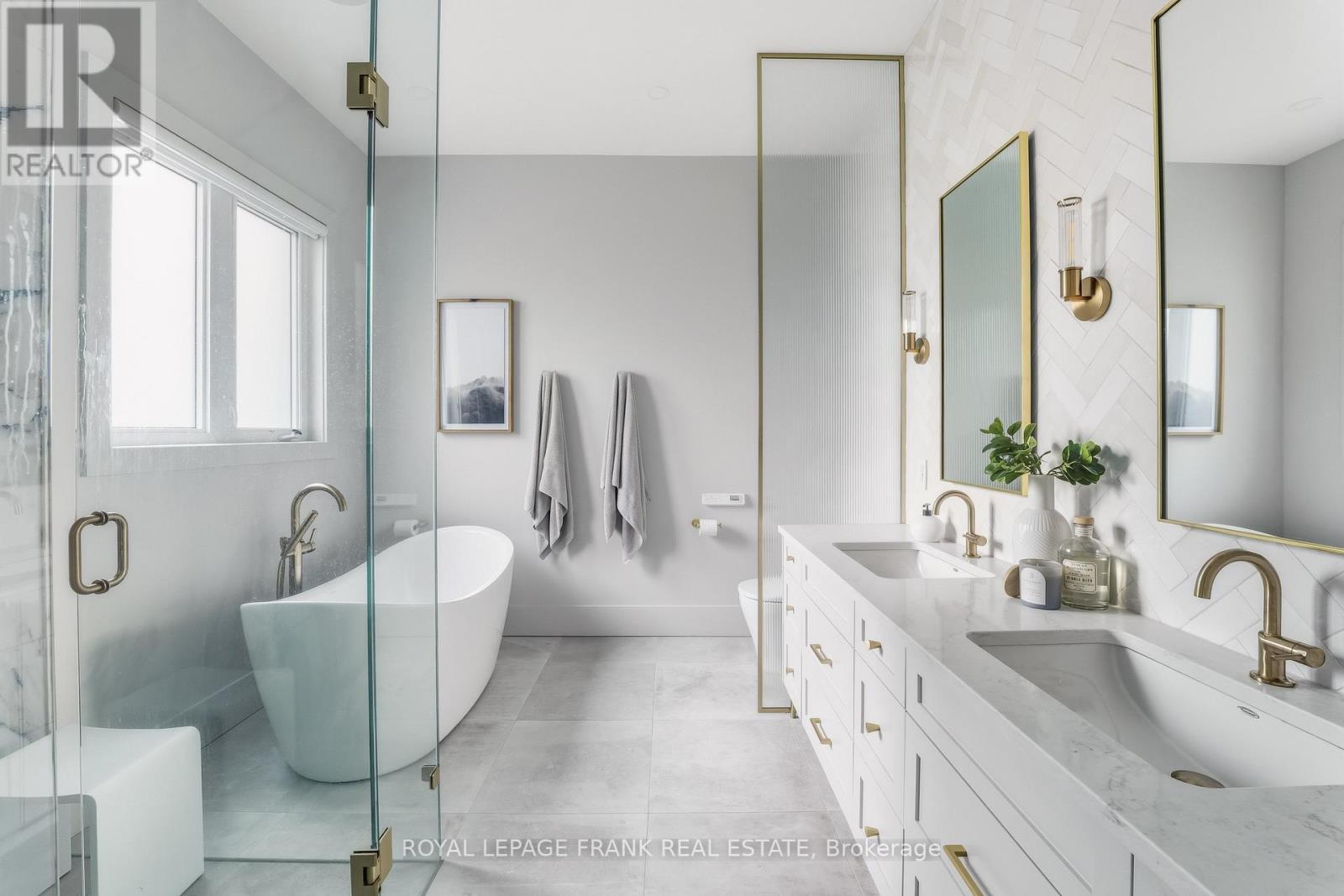 












1430 NASH ROAD

,
Clarington (Courtice),




Ontario
L1E2K1

