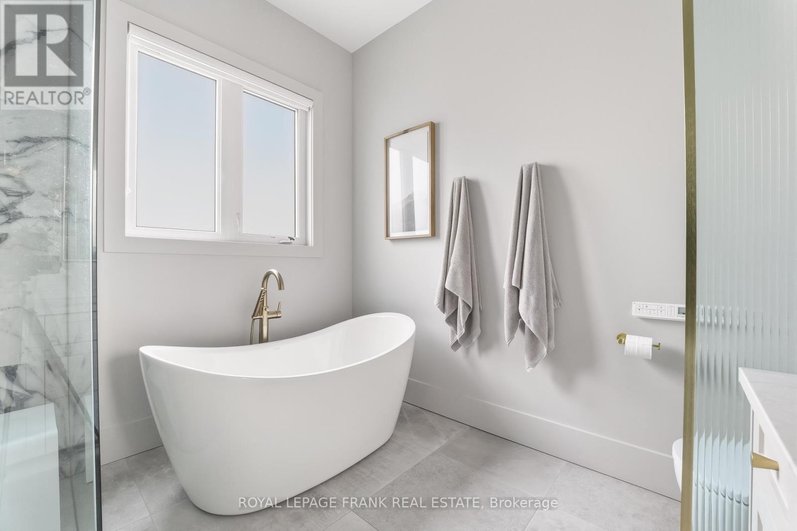 












1430 NASH ROAD

,
Clarington (Courtice),




Ontario
L1E2K1

