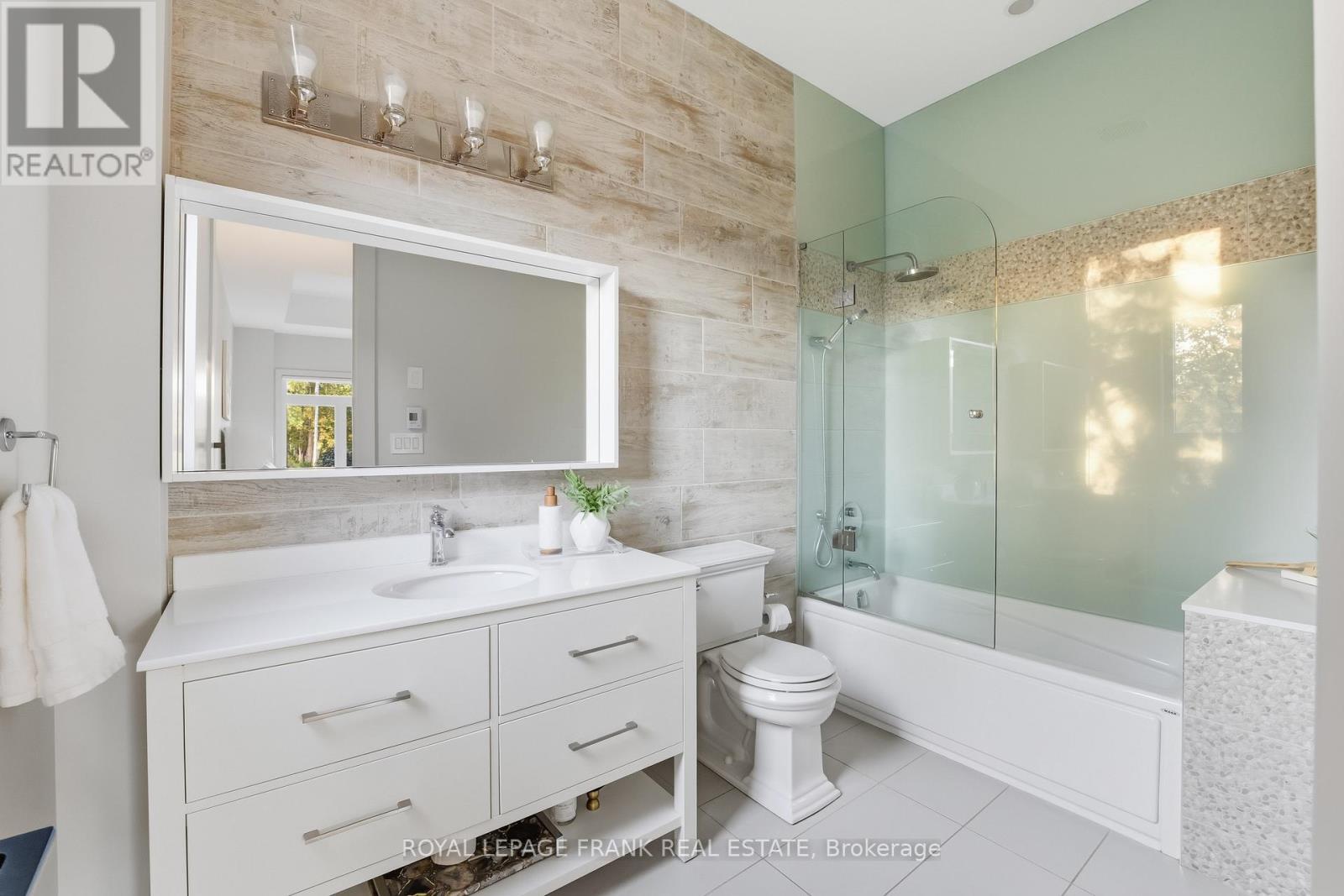 












1430 NASH ROAD

,
Clarington (Courtice),




Ontario
L1E2K1

