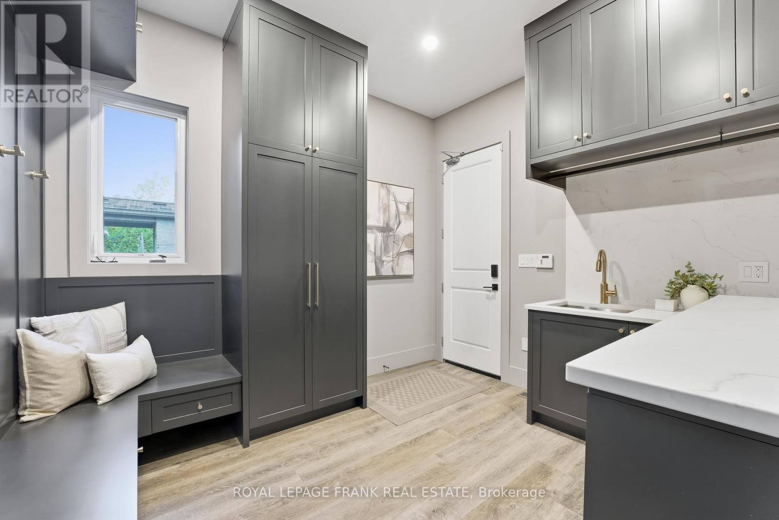 












1430 NASH ROAD

,
Clarington (Courtice),




Ontario
L1E2K1

