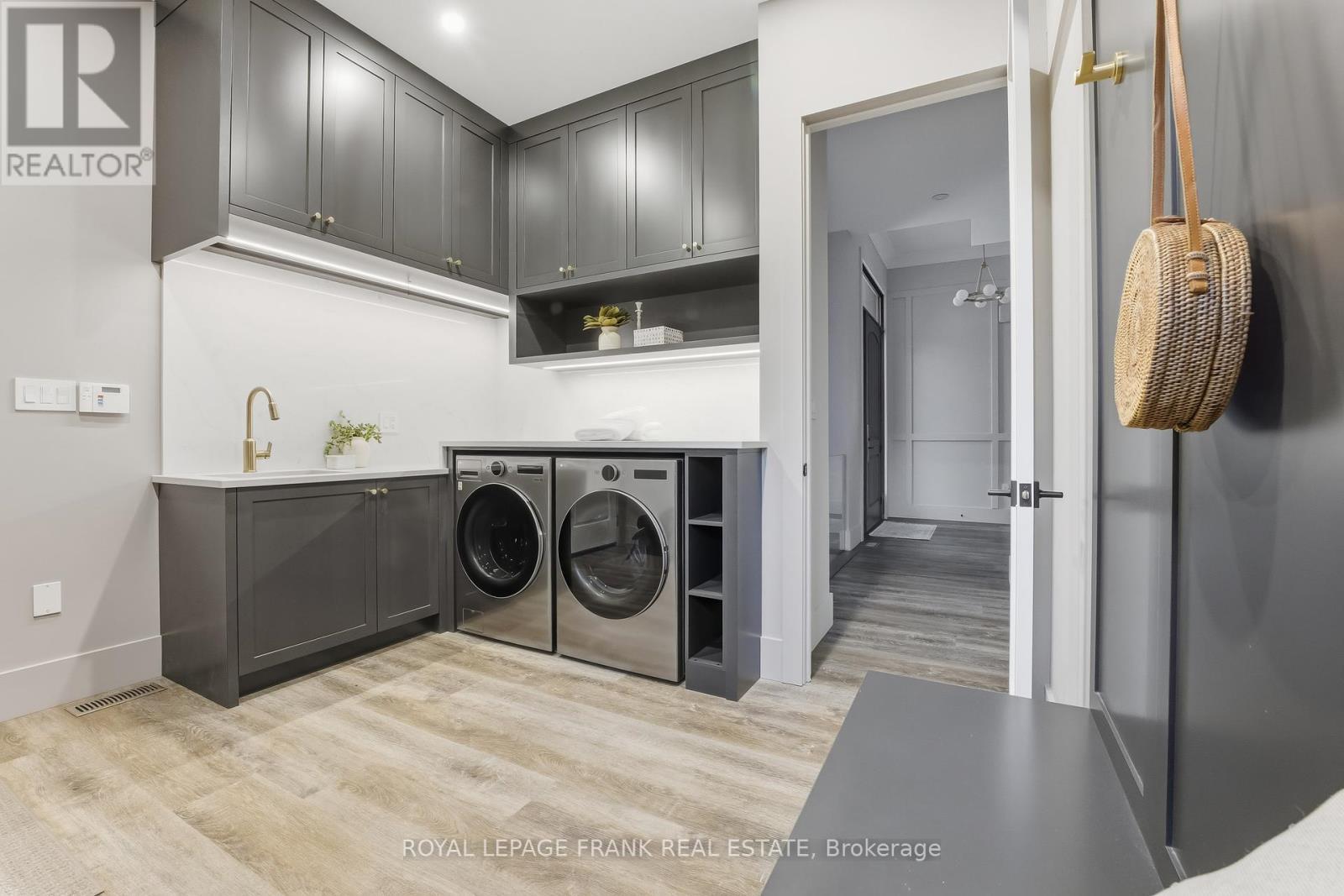 












1430 NASH ROAD

,
Clarington (Courtice),




Ontario
L1E2K1

