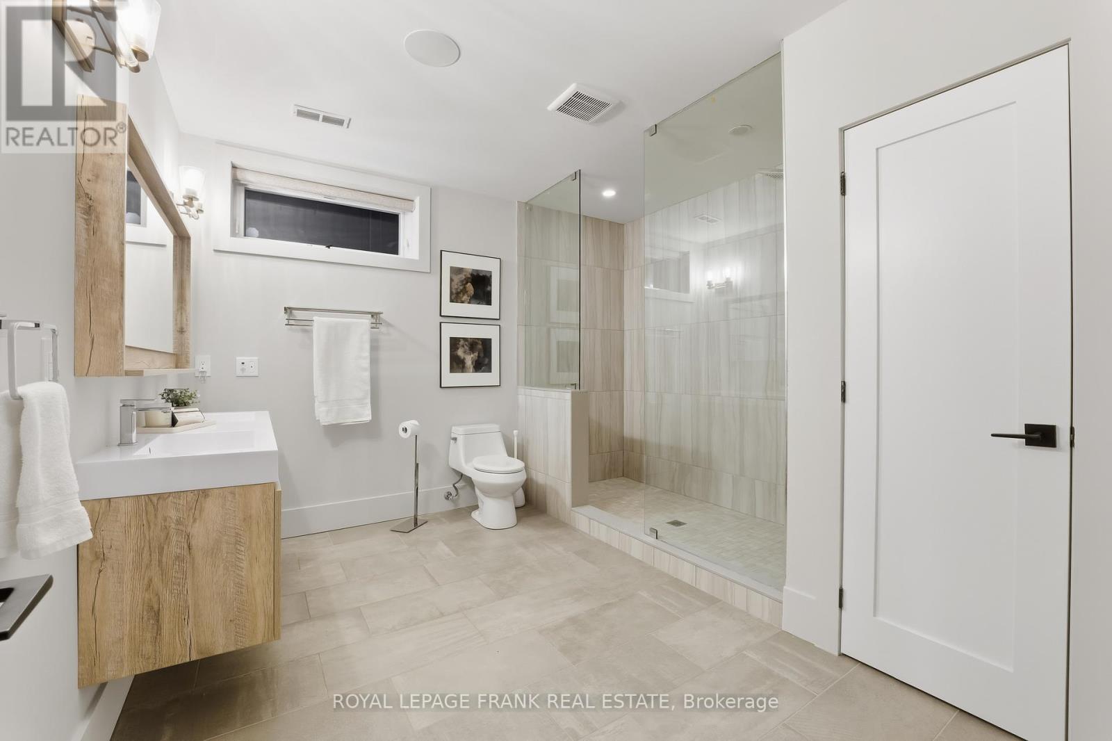 












1430 NASH ROAD

,
Clarington (Courtice),




Ontario
L1E2K1

