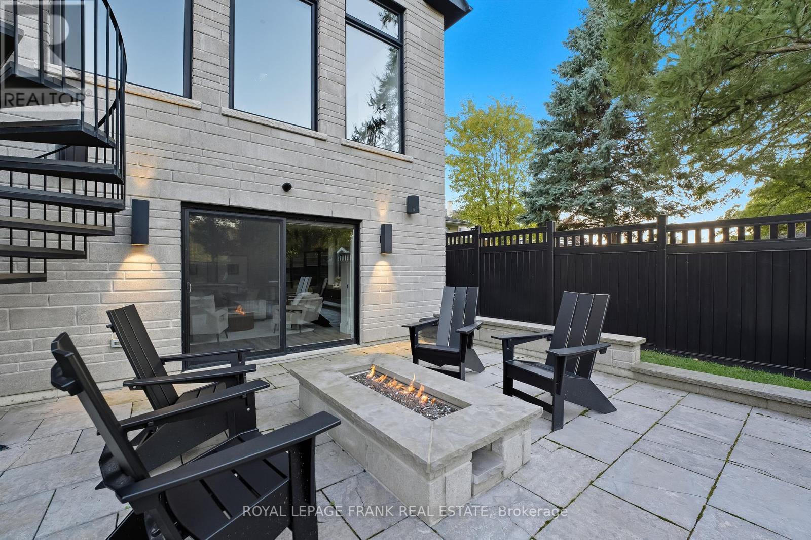 












1430 NASH ROAD

,
Clarington (Courtice),




Ontario
L1E2K1

