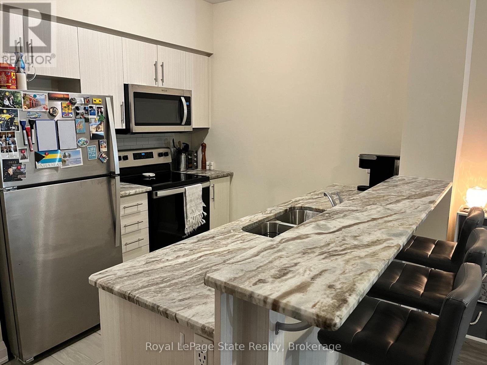 












214 - 16 CONCORD PLACE

,
Grimsby (Grimsby Beach),




Ontario
L3M0J1

