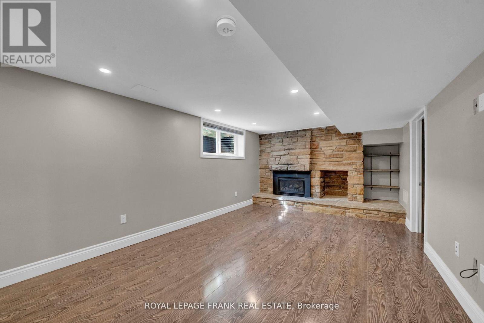 












230 BEECH STREET

,
Scugog (Port Perry),




Ontario
L9L1N6

