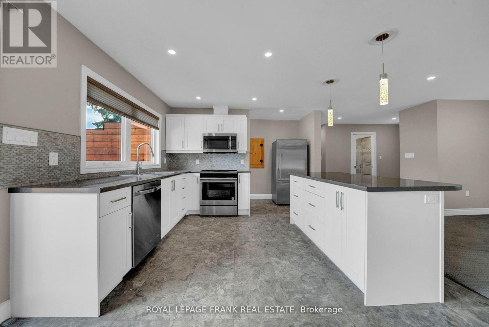 












230 BEECH STREET

,
Scugog (Port Perry),




Ontario
L9L1N6

