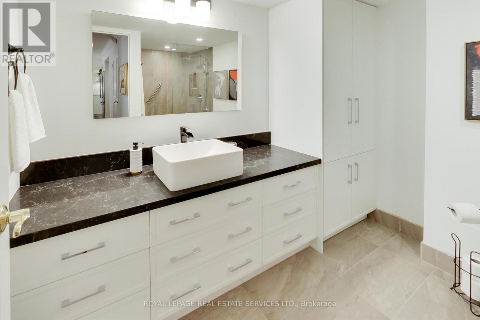 












415 - 35 CHURCH STREET

,
Toronto,




Ontario
M5E1T3

