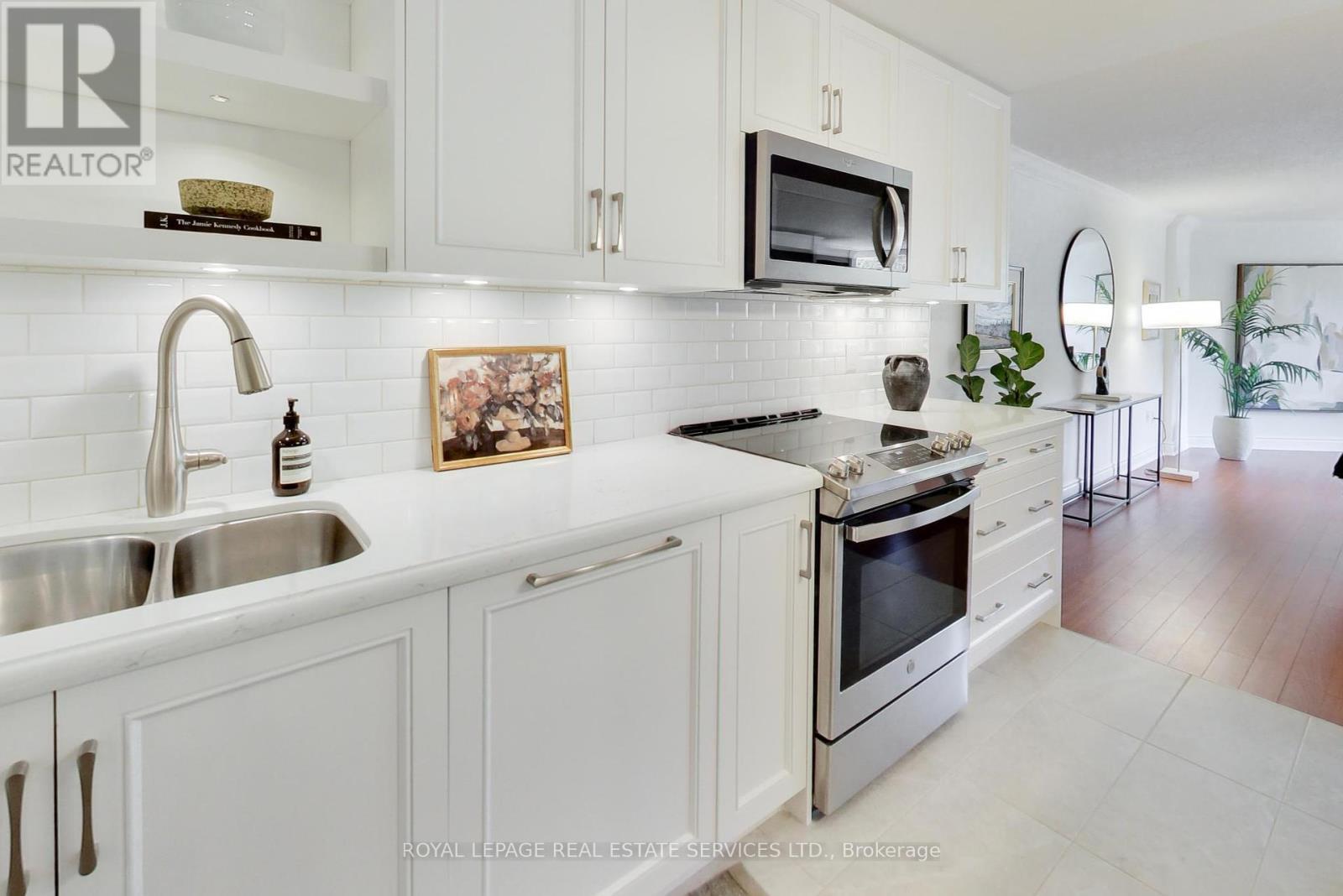 












415 - 35 CHURCH STREET

,
Toronto,




Ontario
M5E1T3

