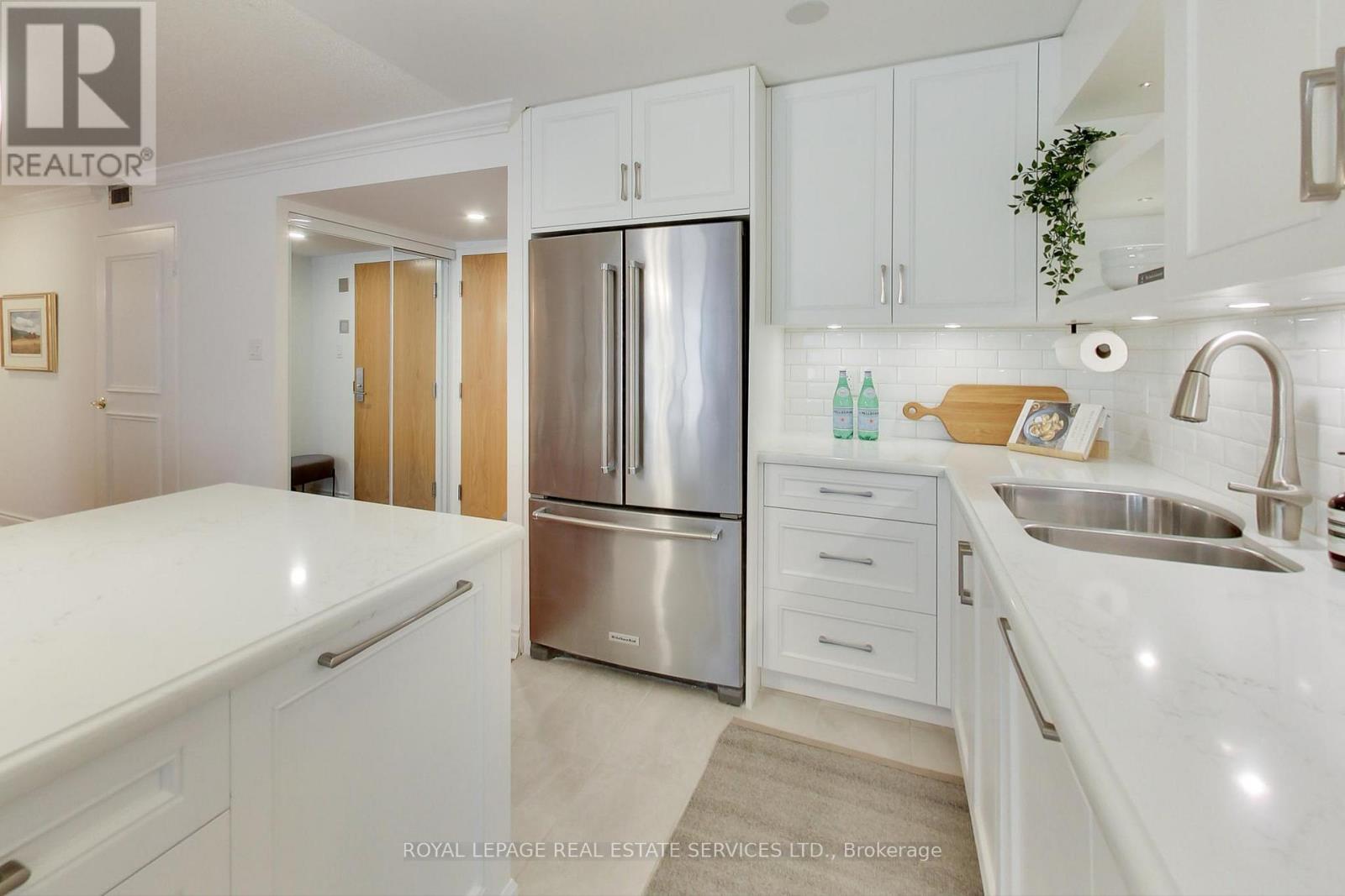 












415 - 35 CHURCH STREET

,
Toronto,




Ontario
M5E1T3

