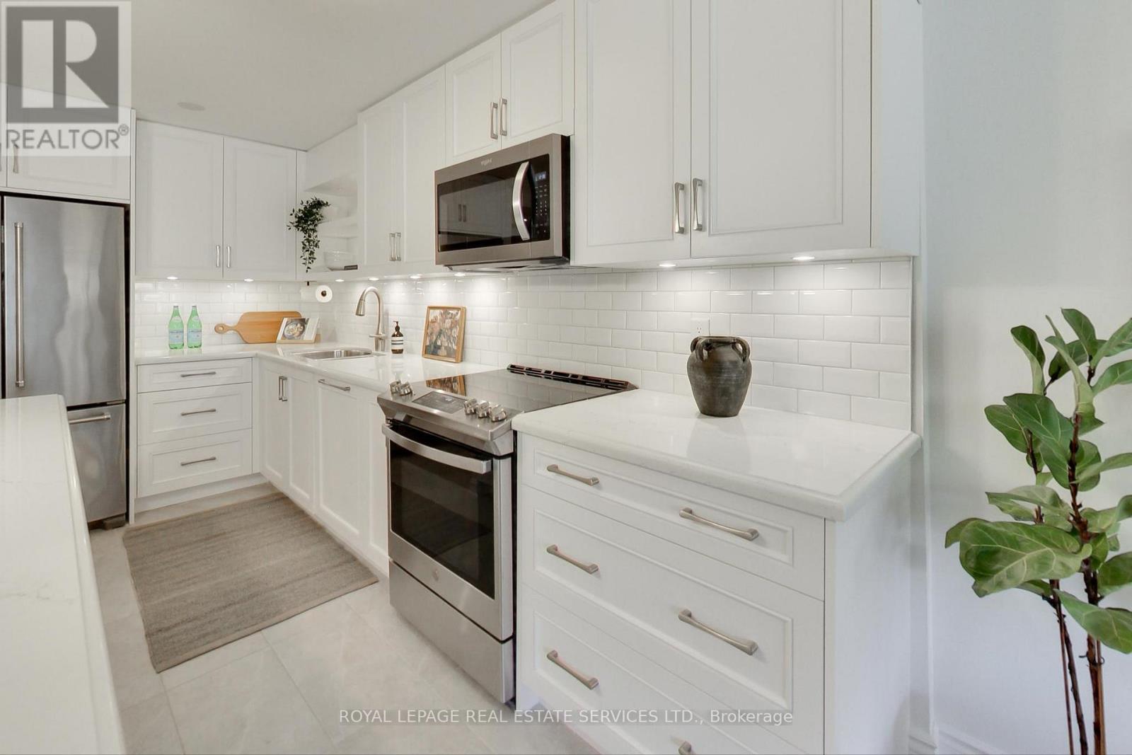 












415 - 35 CHURCH STREET

,
Toronto,




Ontario
M5E1T3

